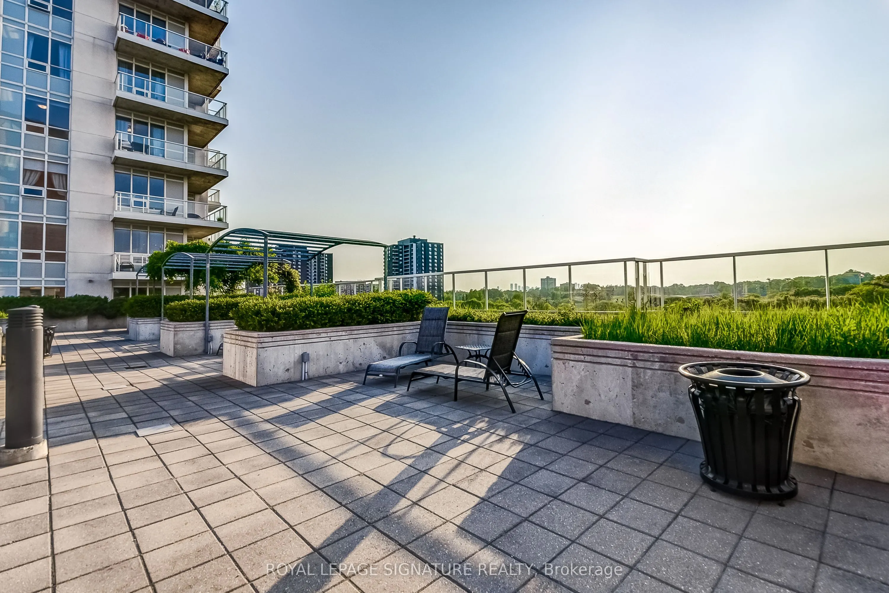 3865 Lake Shore Boulevard W, #320