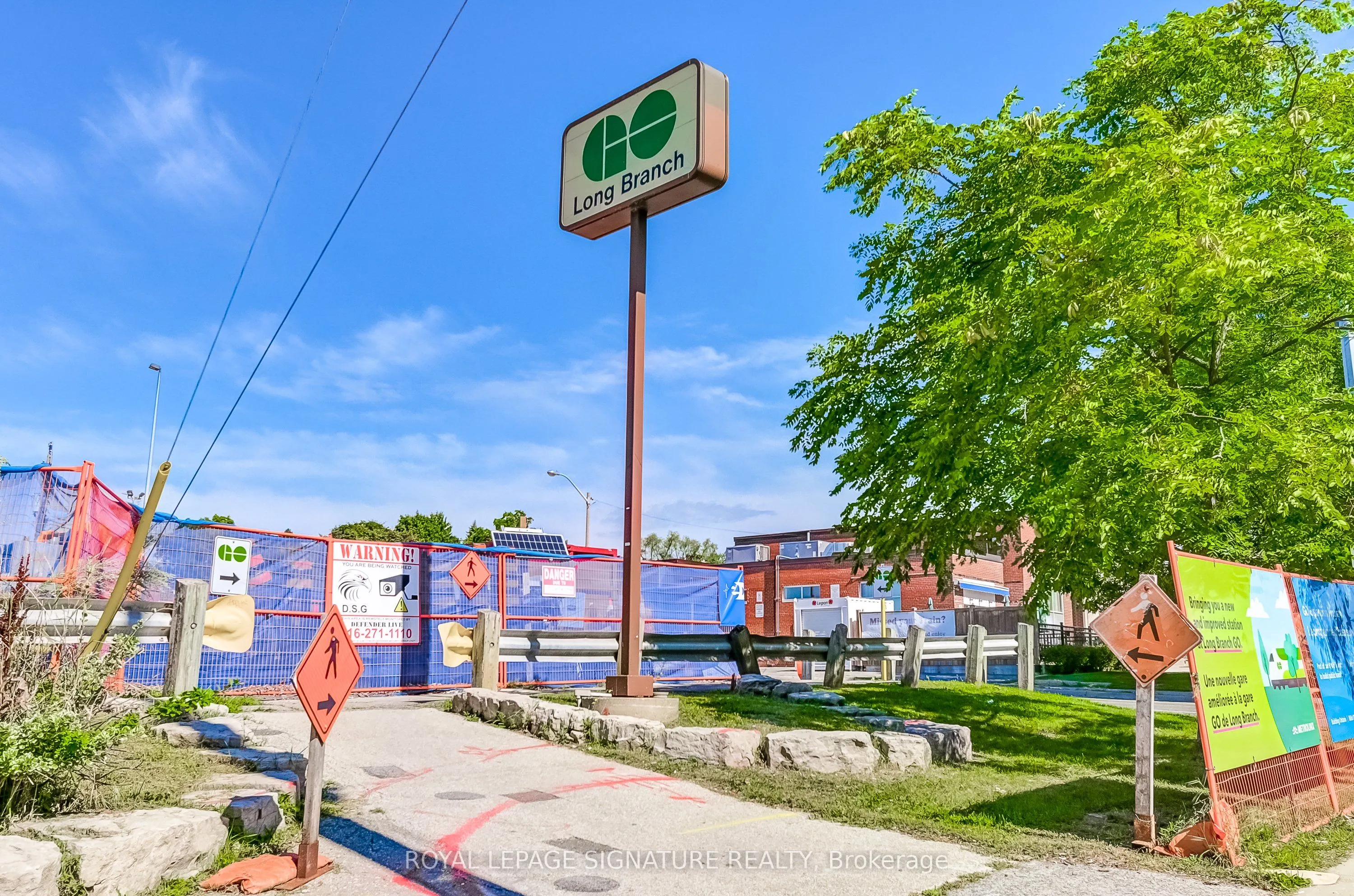 3865 Lake Shore Boulevard W, #320
