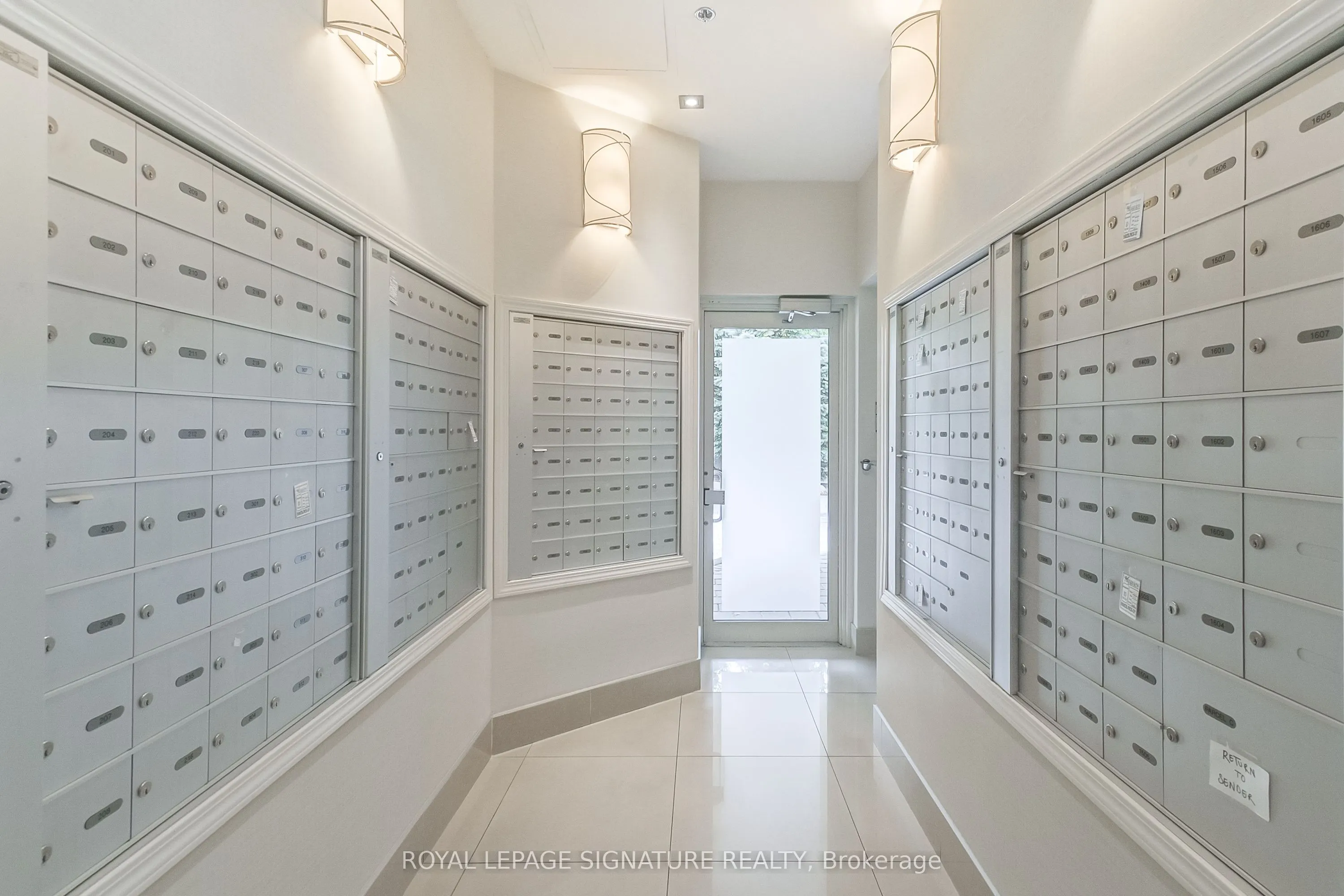 3865 Lake Shore Boulevard W, #320