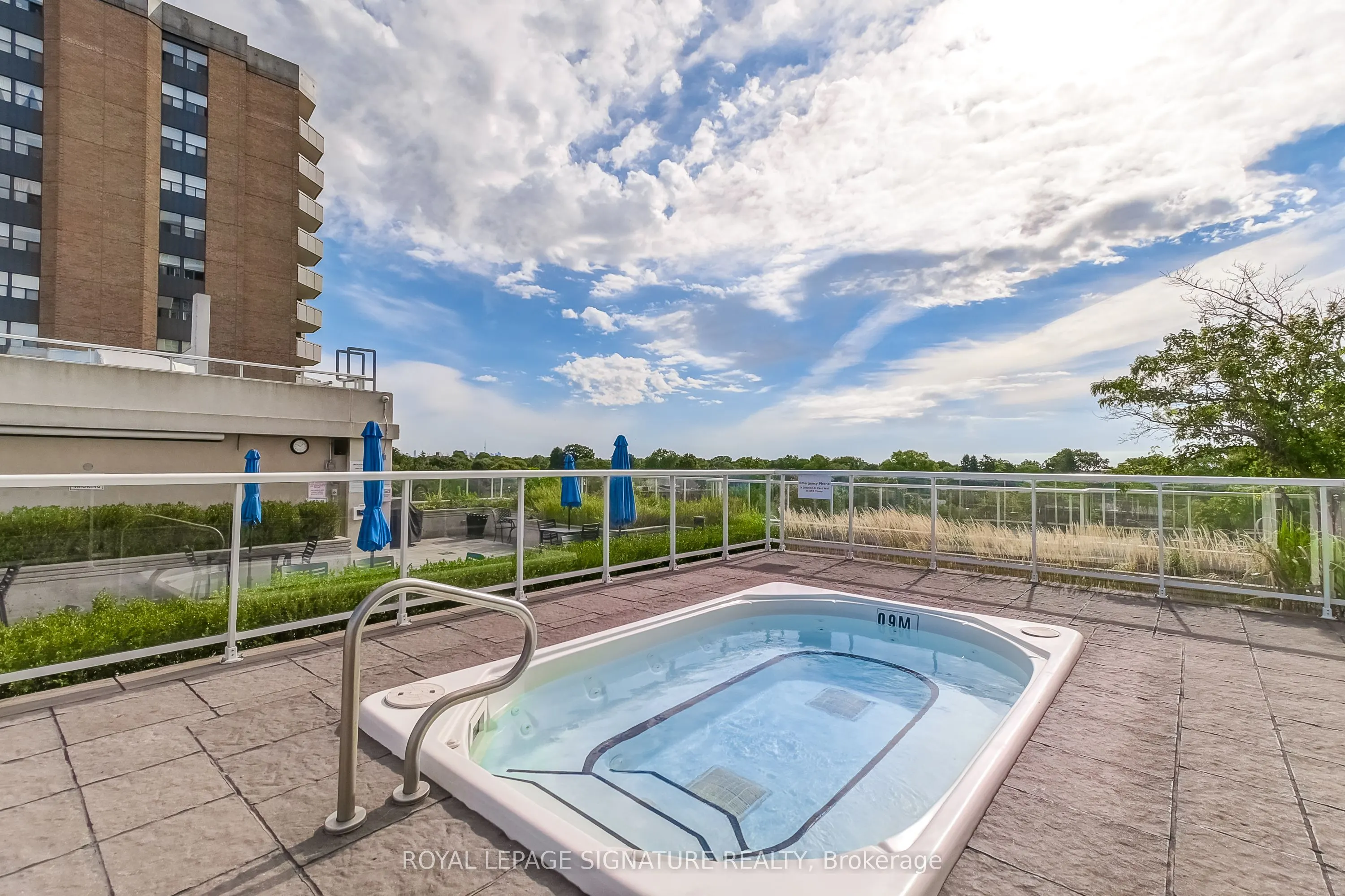 3865 Lake Shore Boulevard W, #320