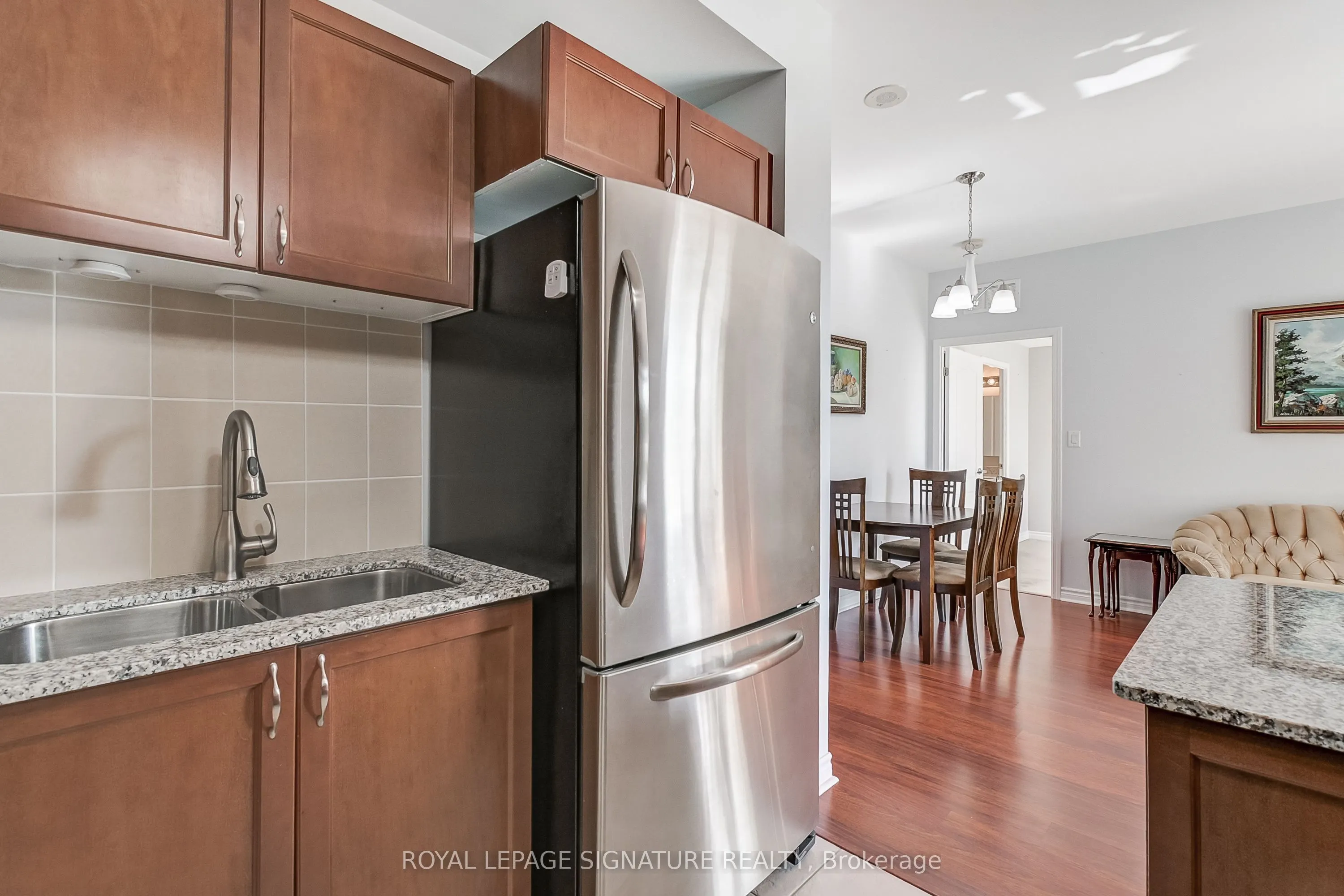 3865 Lake Shore Boulevard W, #320
