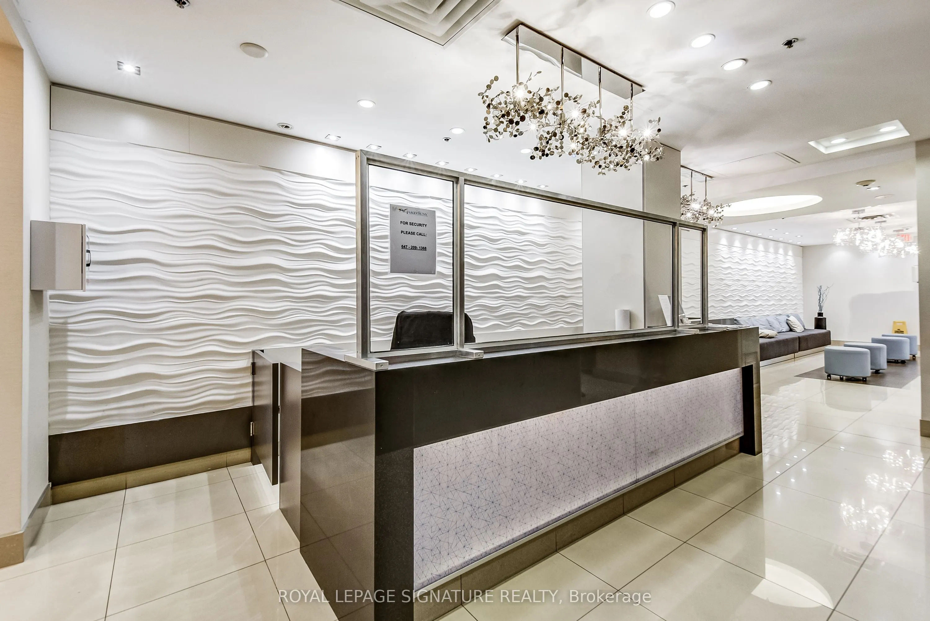 3865 Lake Shore Boulevard W, #320