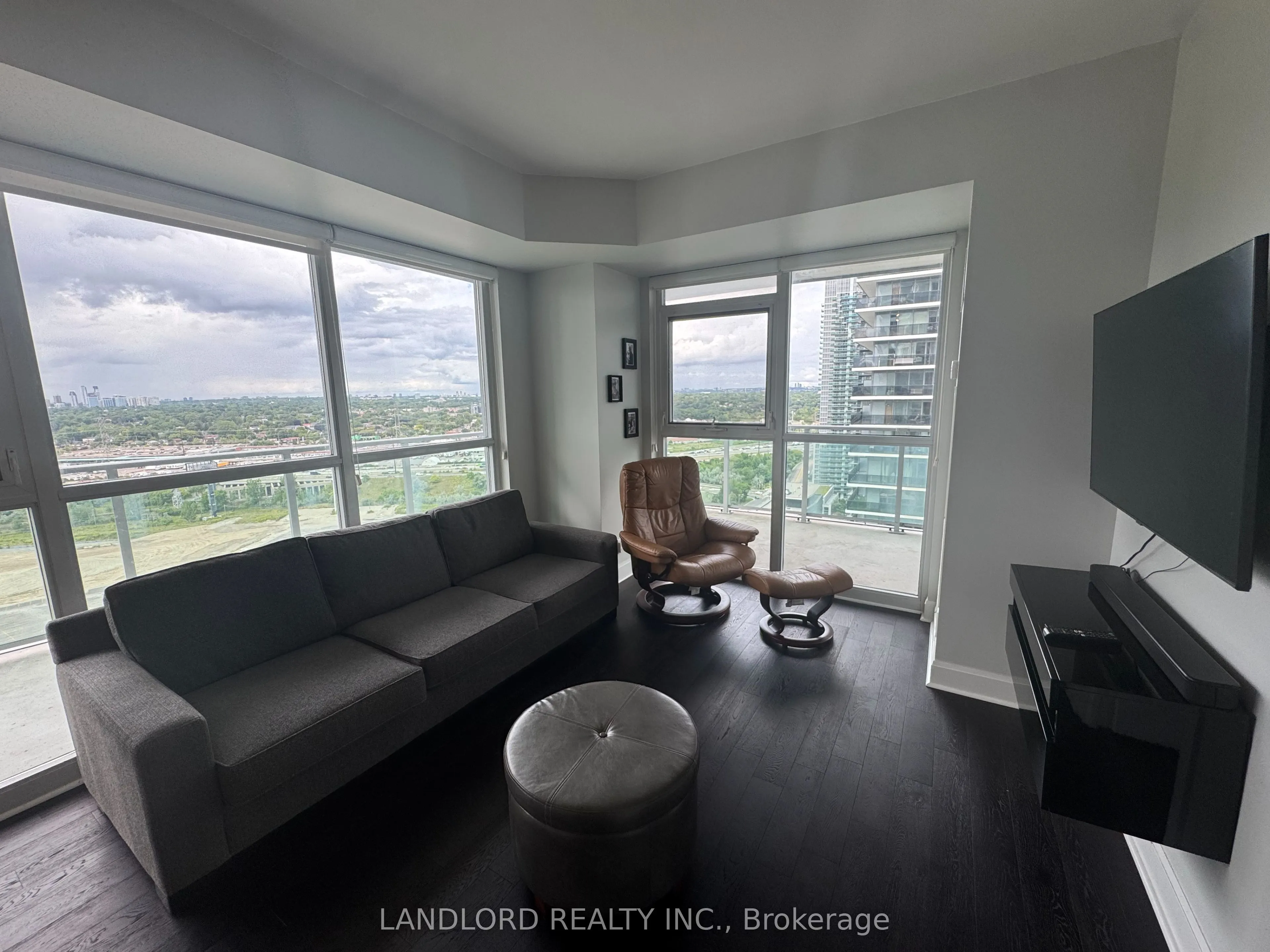 33 Shore Breeze Drive, #2304