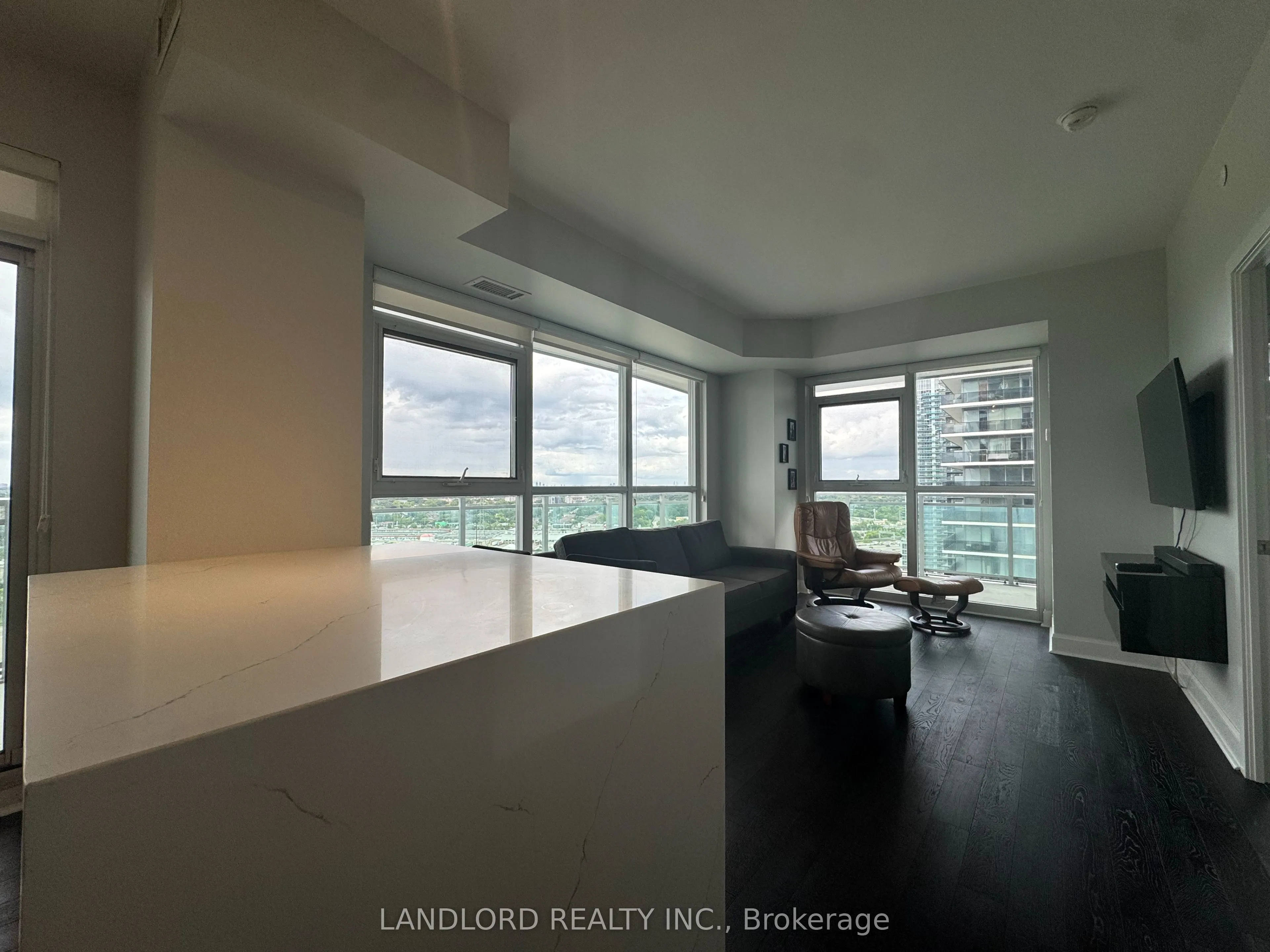 33 Shore Breeze Drive, #2304