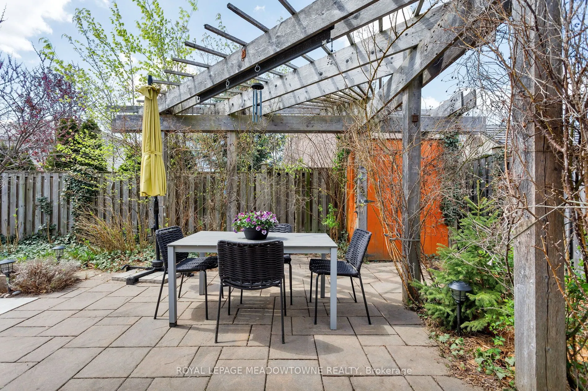 1083 Easterbrook Crescent