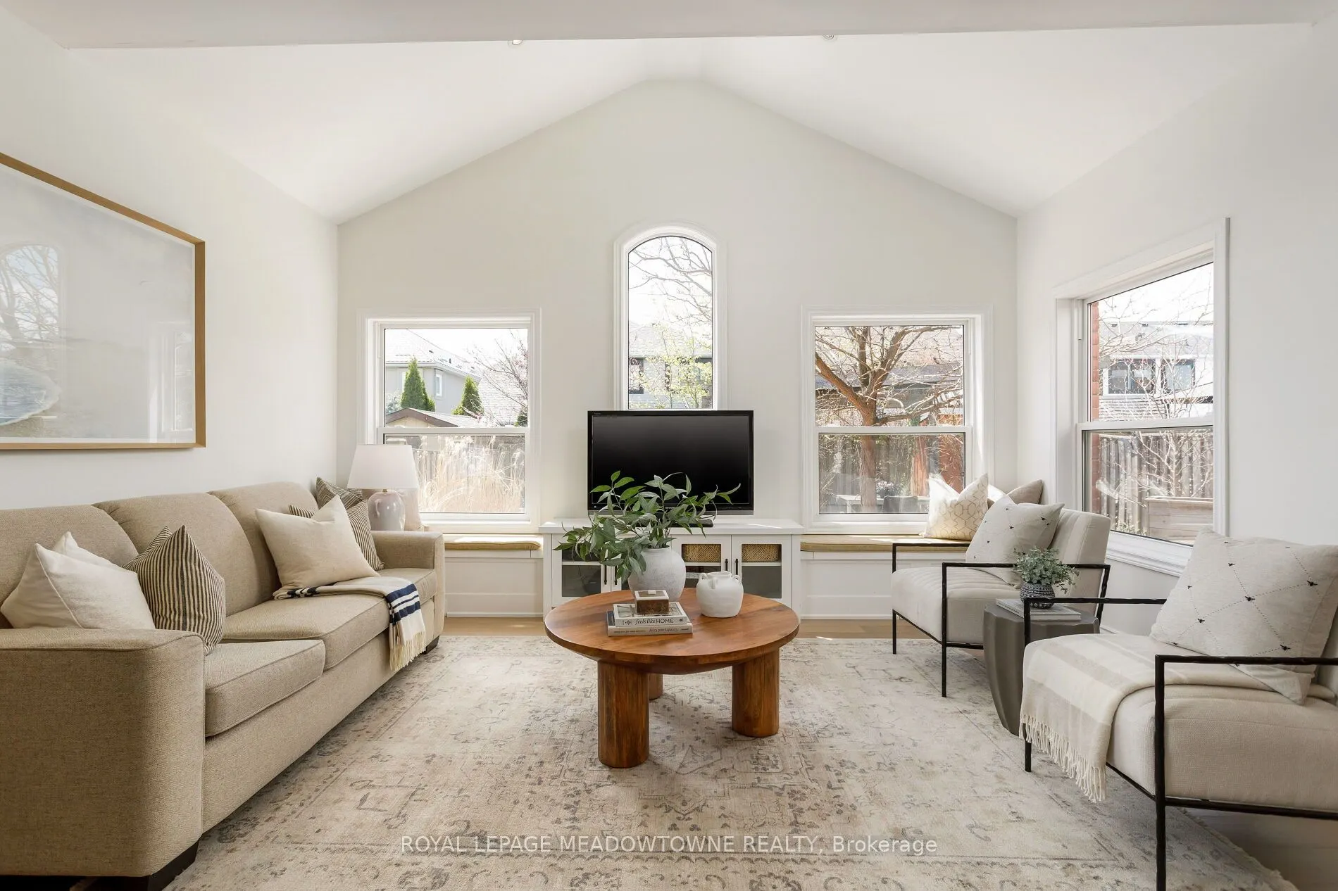 1083 Easterbrook Crescent