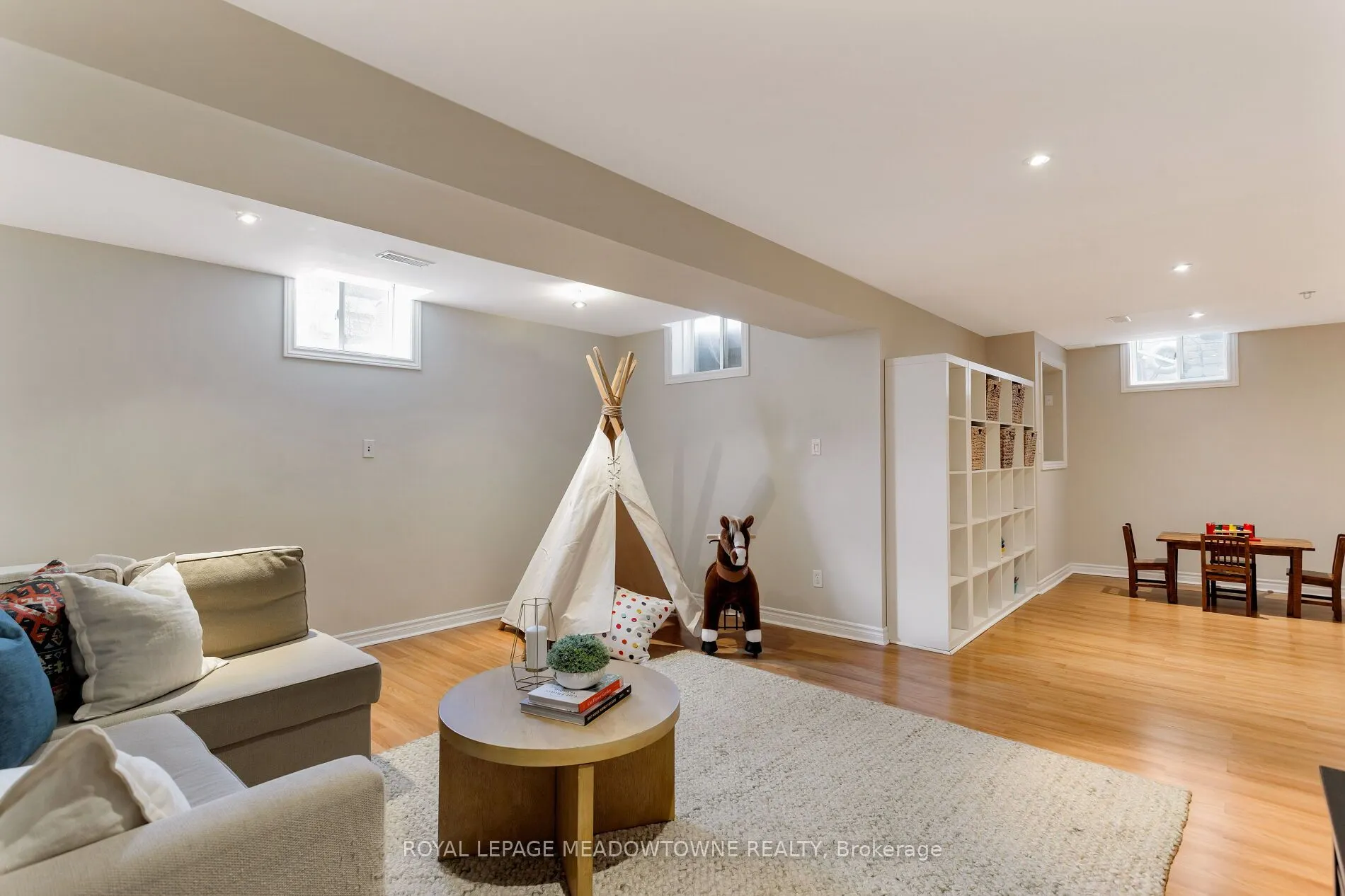 1083 Easterbrook Crescent