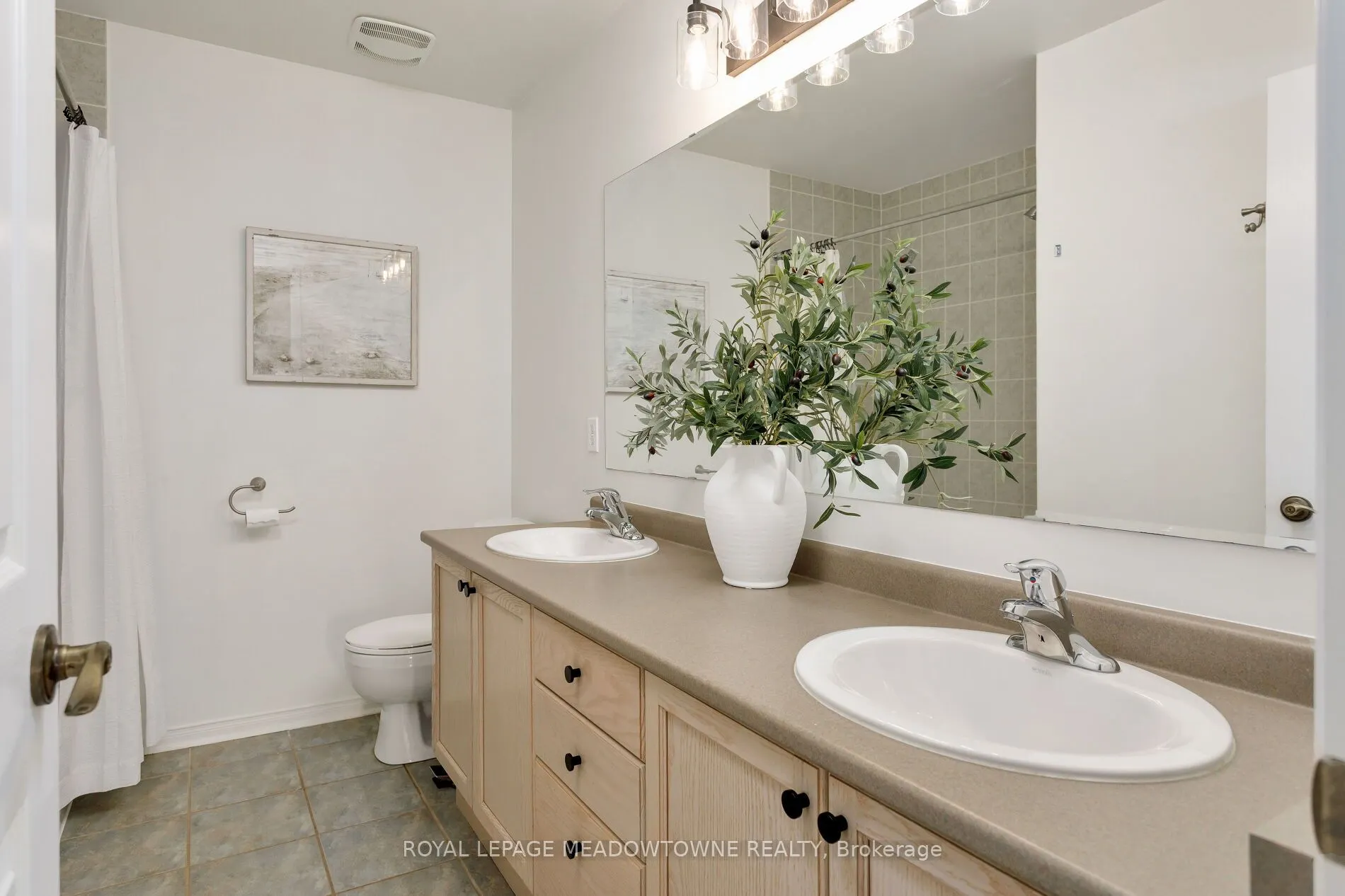 1083 Easterbrook Crescent