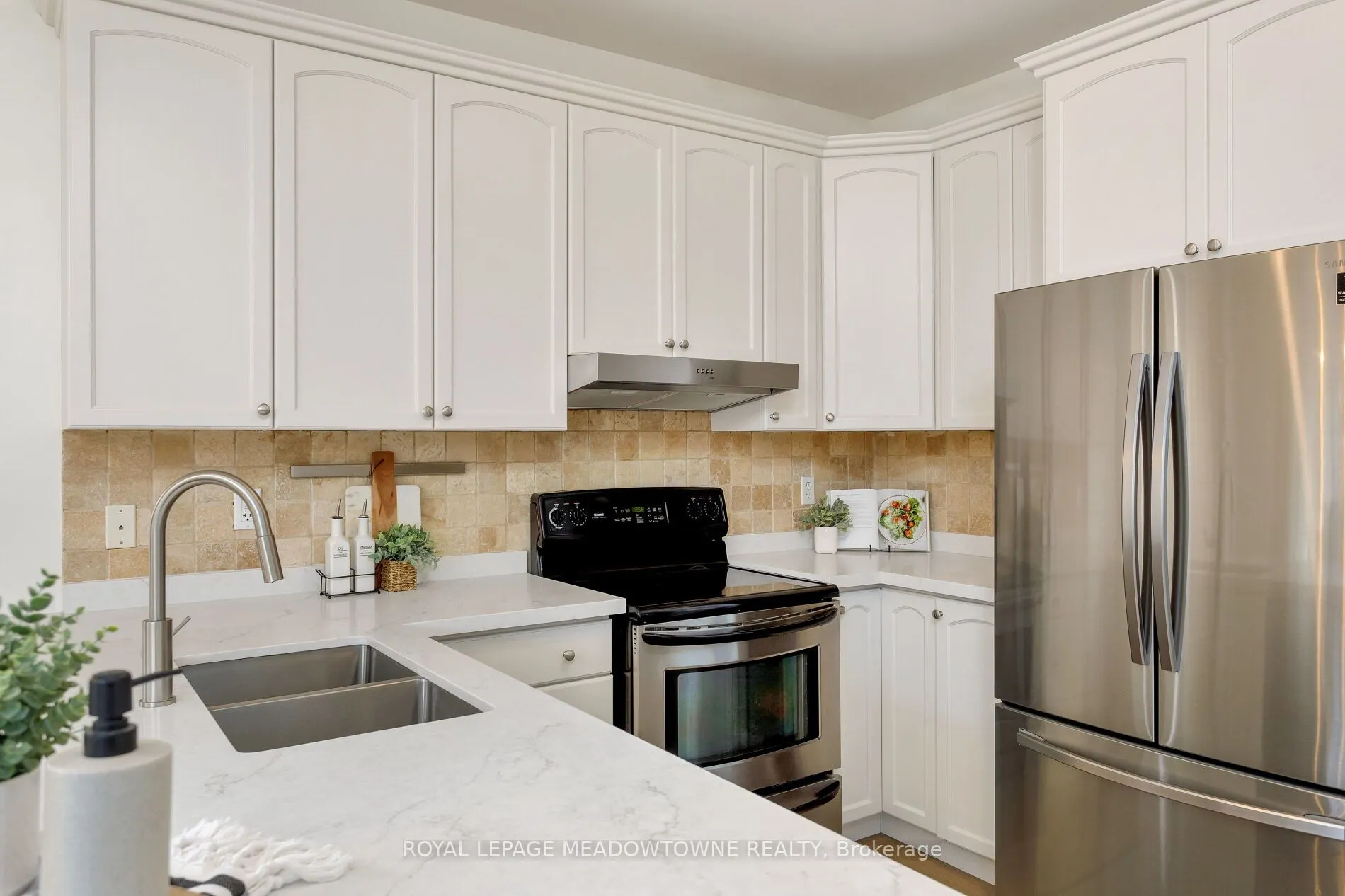 1083 Easterbrook Crescent