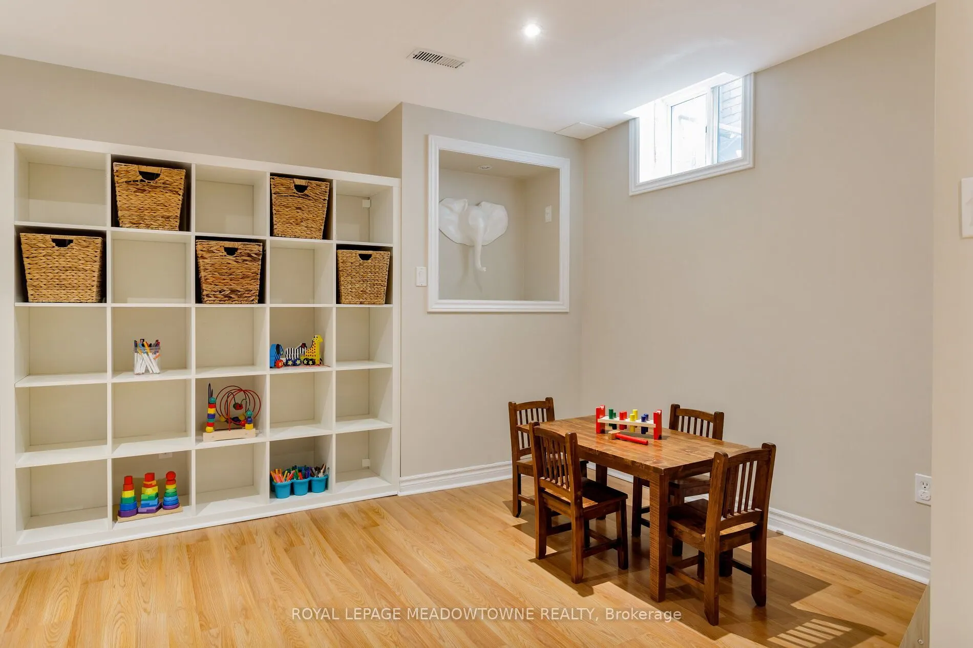 1083 Easterbrook Crescent