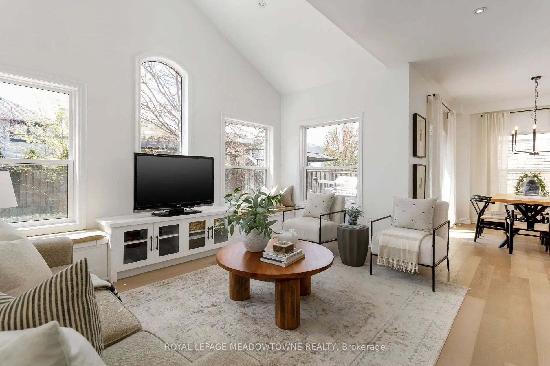 1083 Easterbrook Crescent