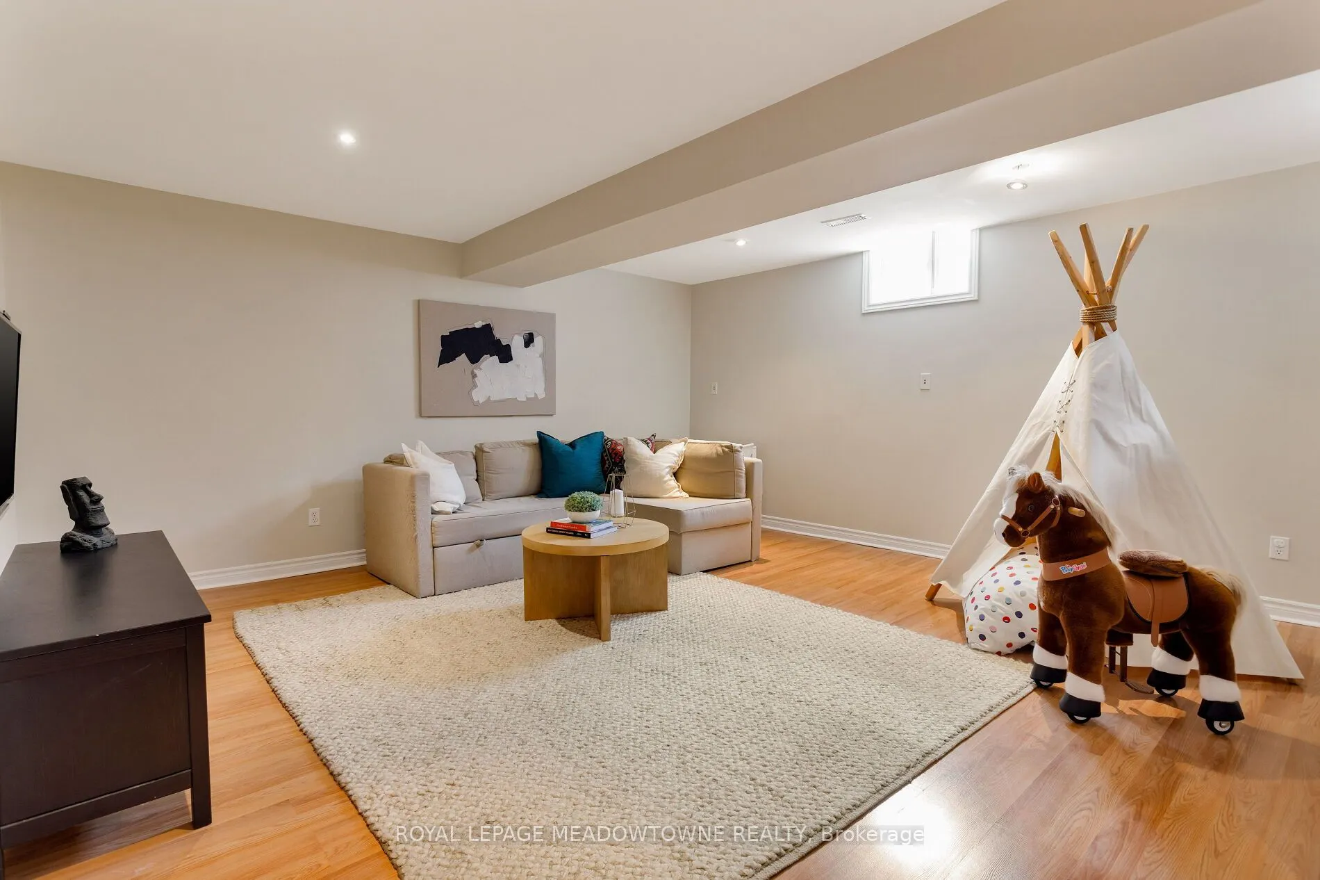 1083 Easterbrook Crescent