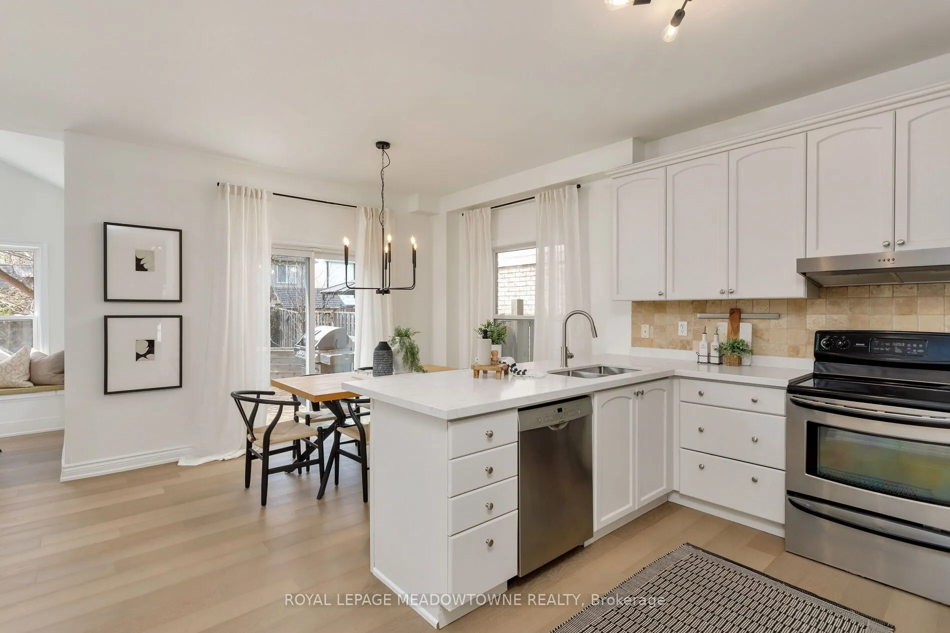 1083 Easterbrook Crescent