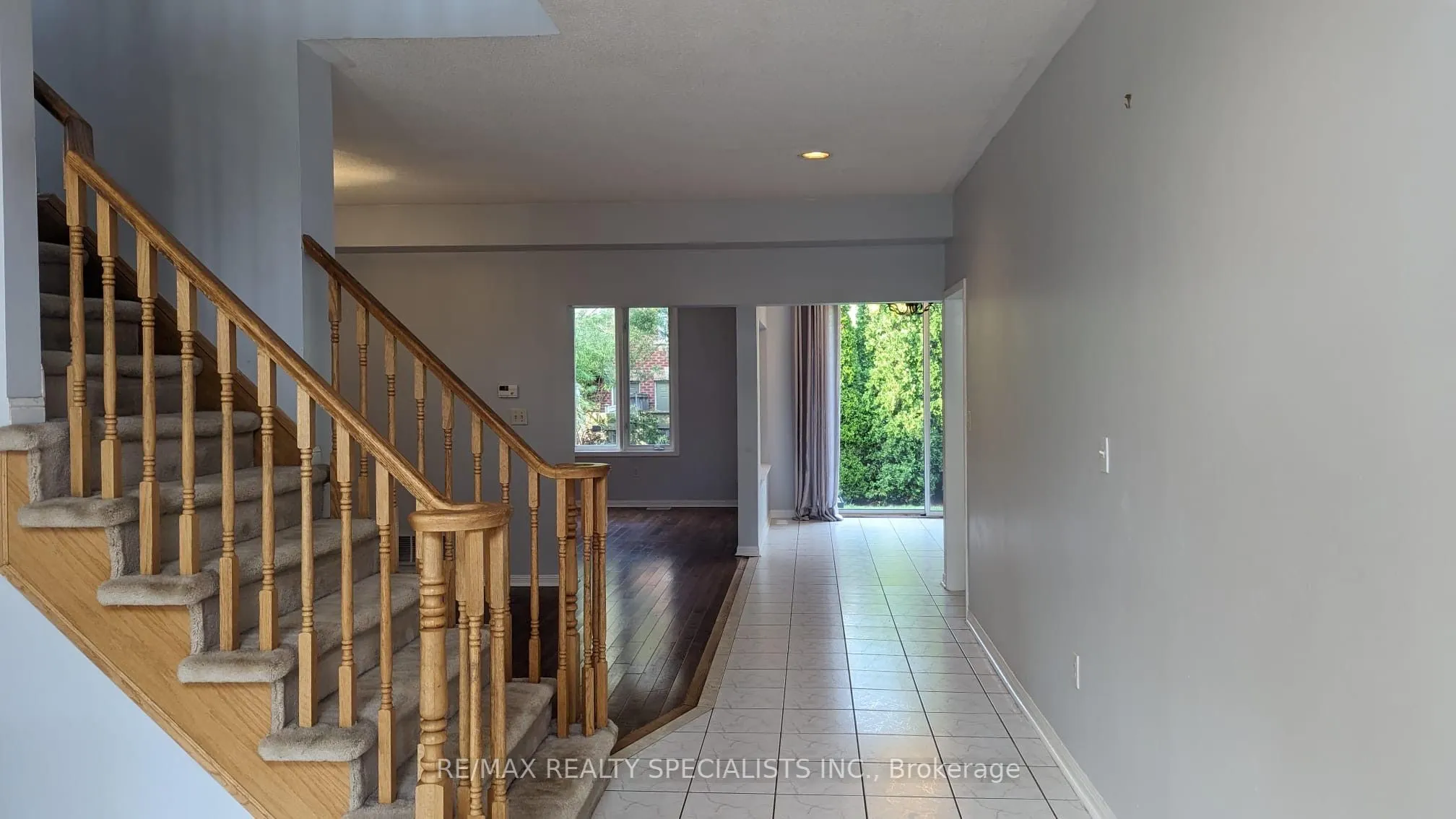 7149 Sunthorpe Lane, #(UPPER)