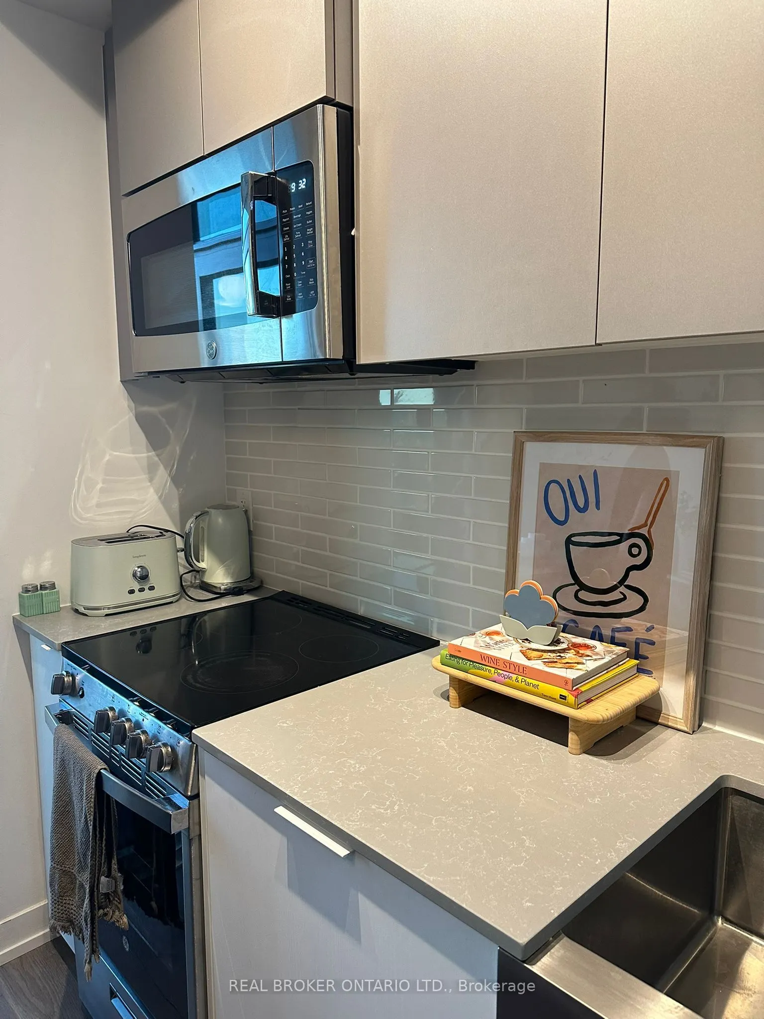 270 Dufferin Street, #820