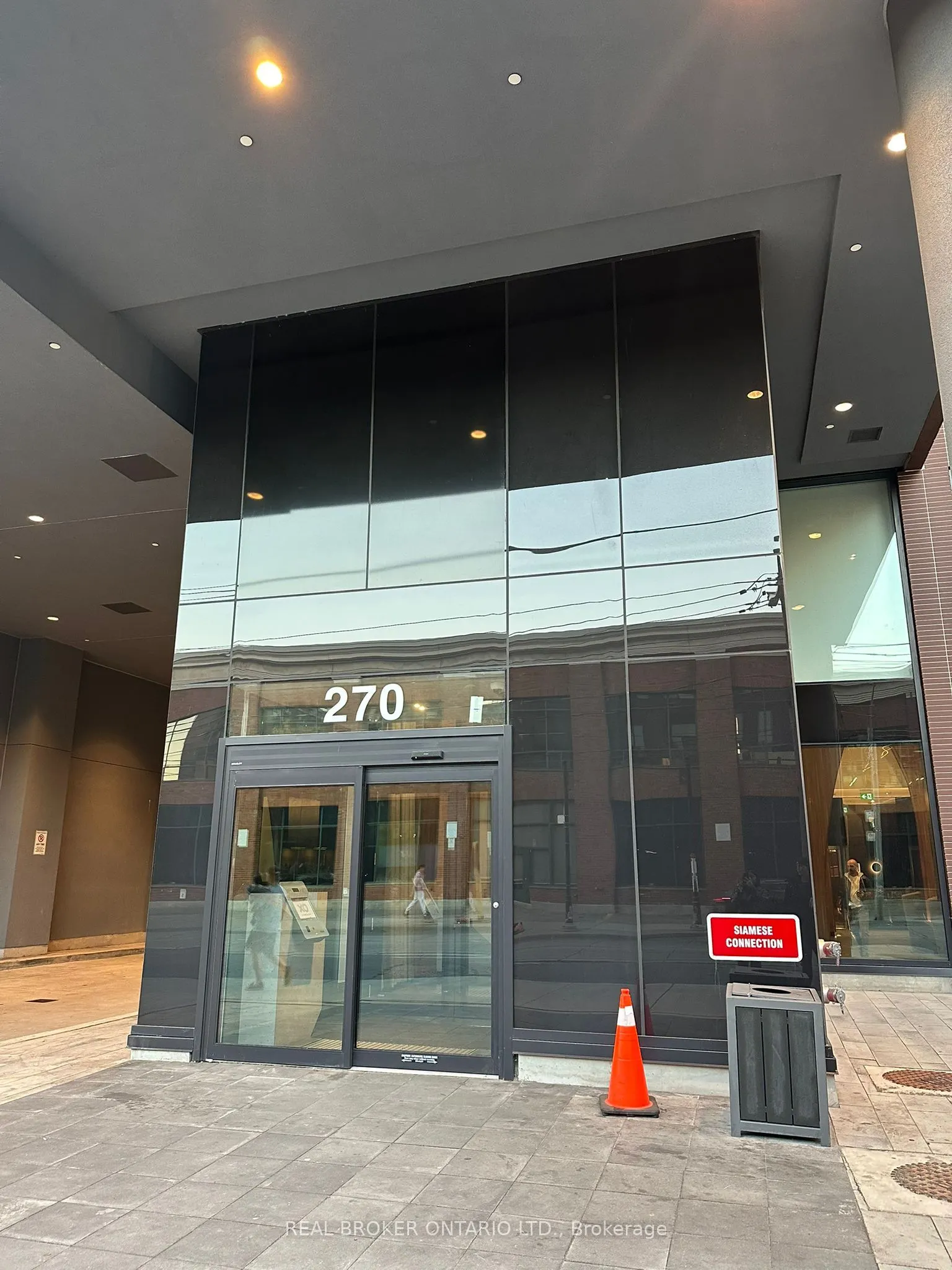 270 Dufferin Street, #820