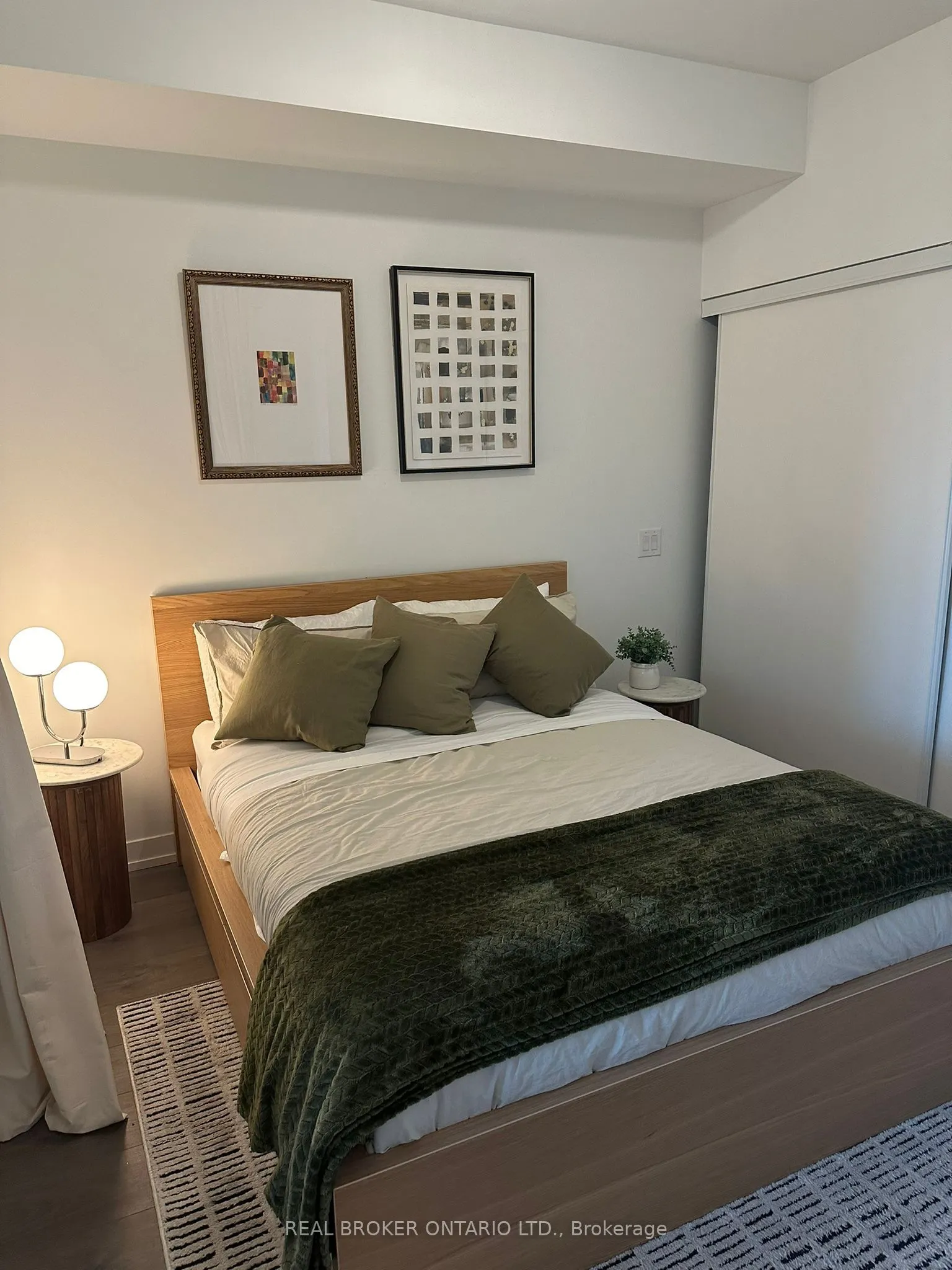 270 Dufferin Street, #820