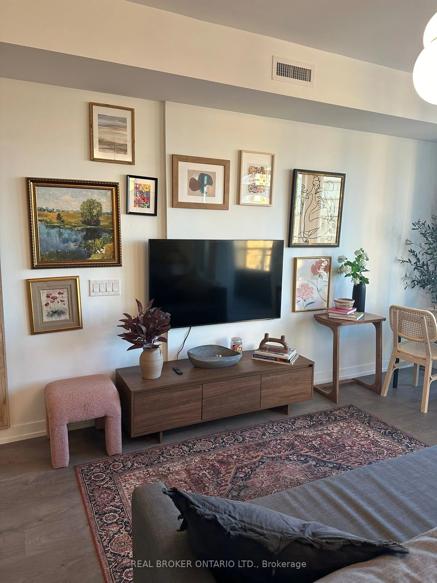 270 Dufferin Street, #820
