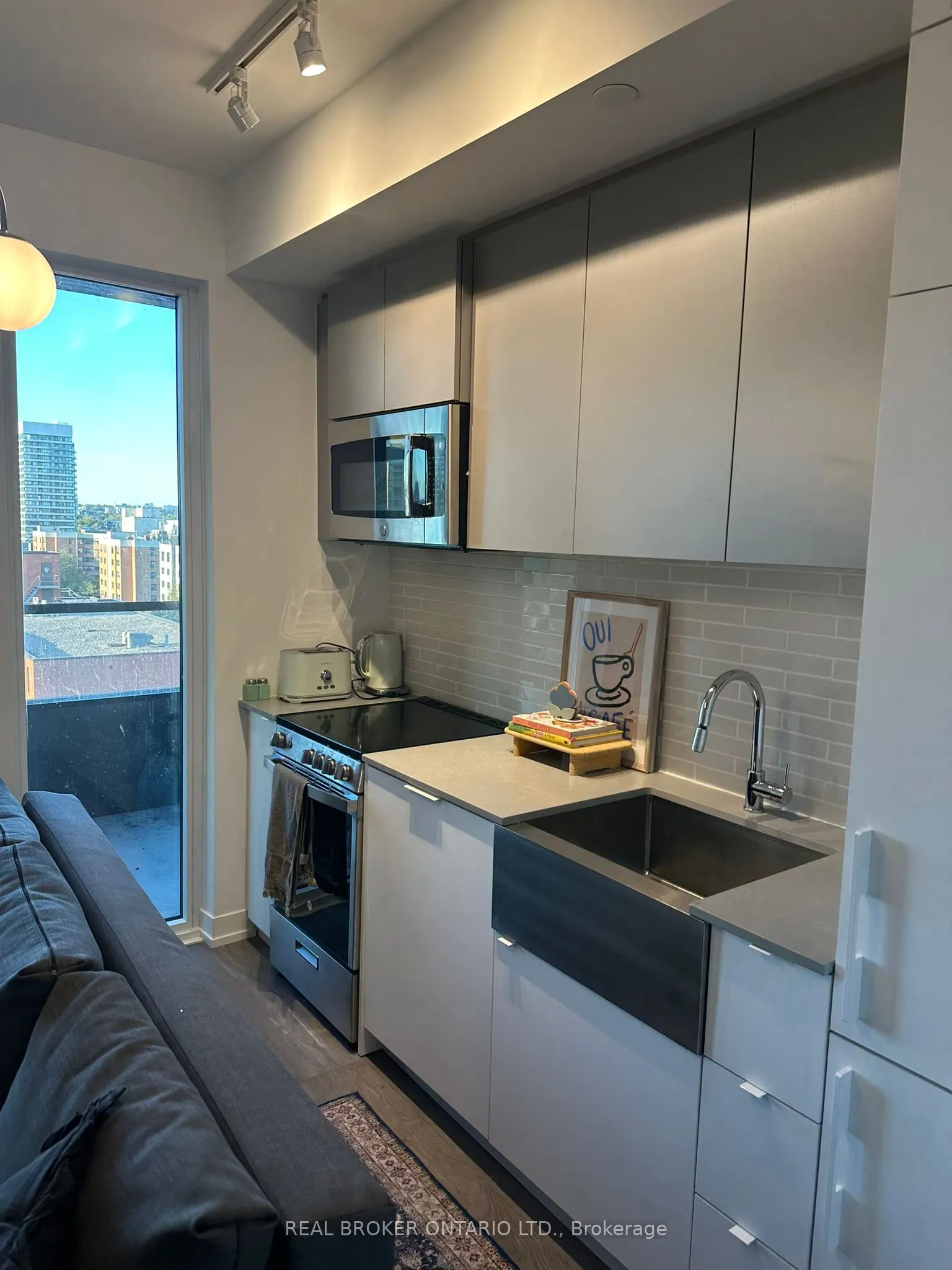 270 Dufferin Street, #820