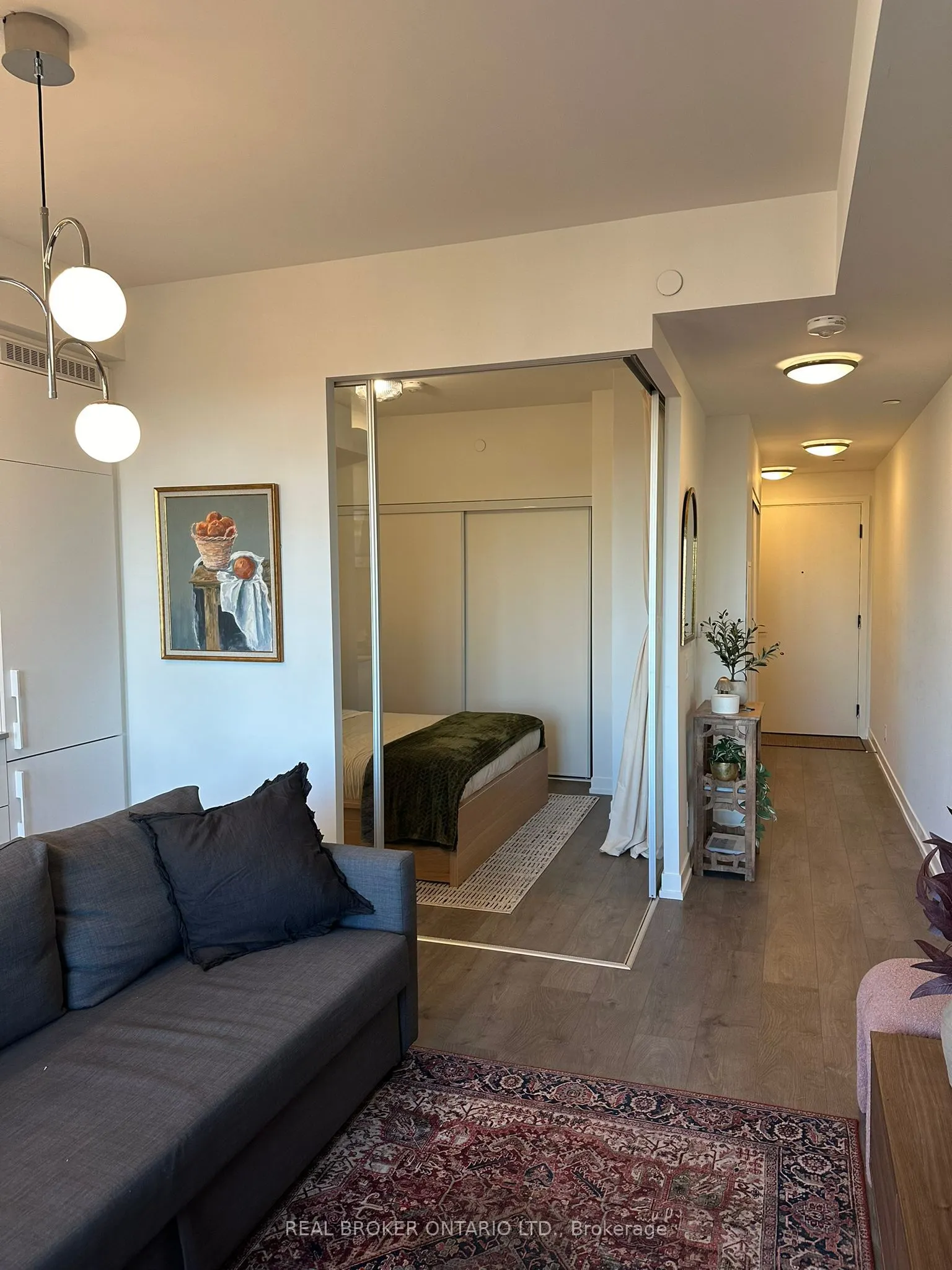 270 Dufferin Street, #820