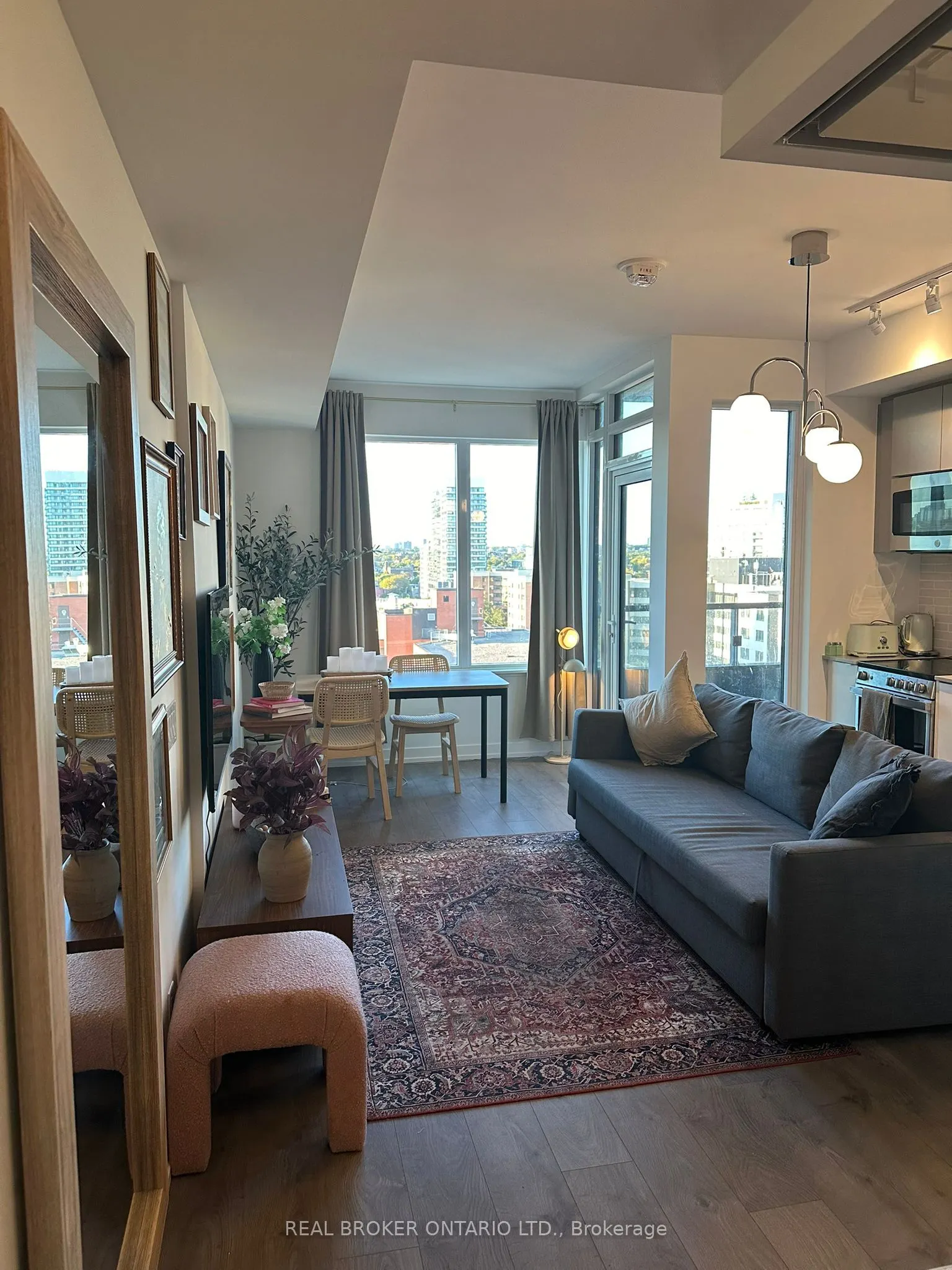 270 Dufferin Street, #820