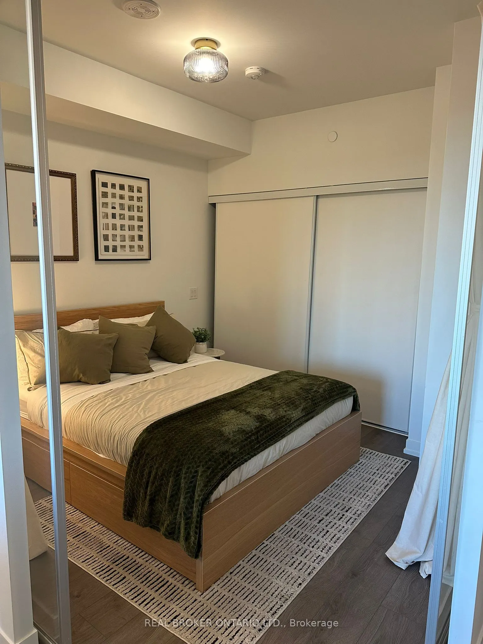 270 Dufferin Street, #820