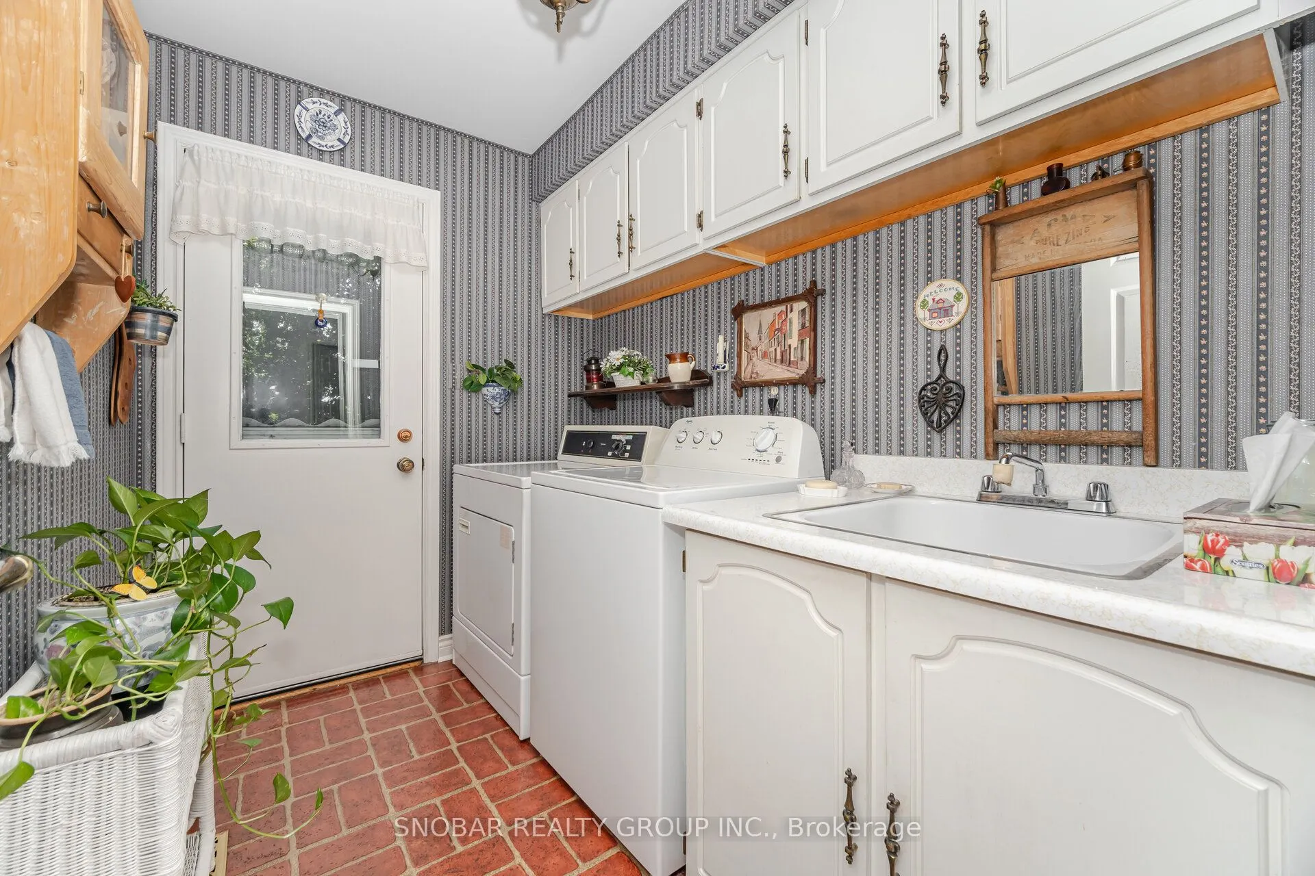 1511 Ballyclare Drive