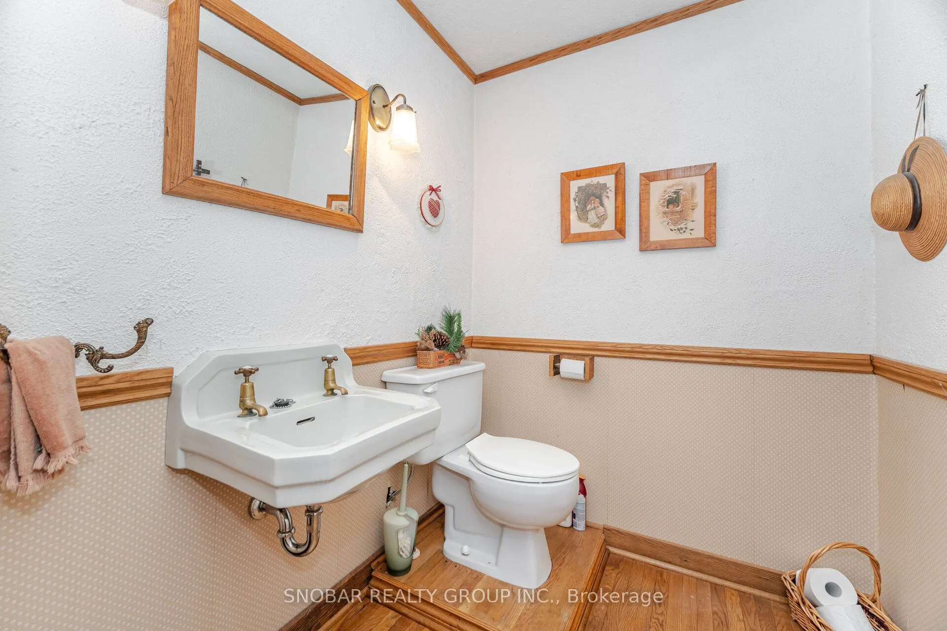 1511 Ballyclare Drive