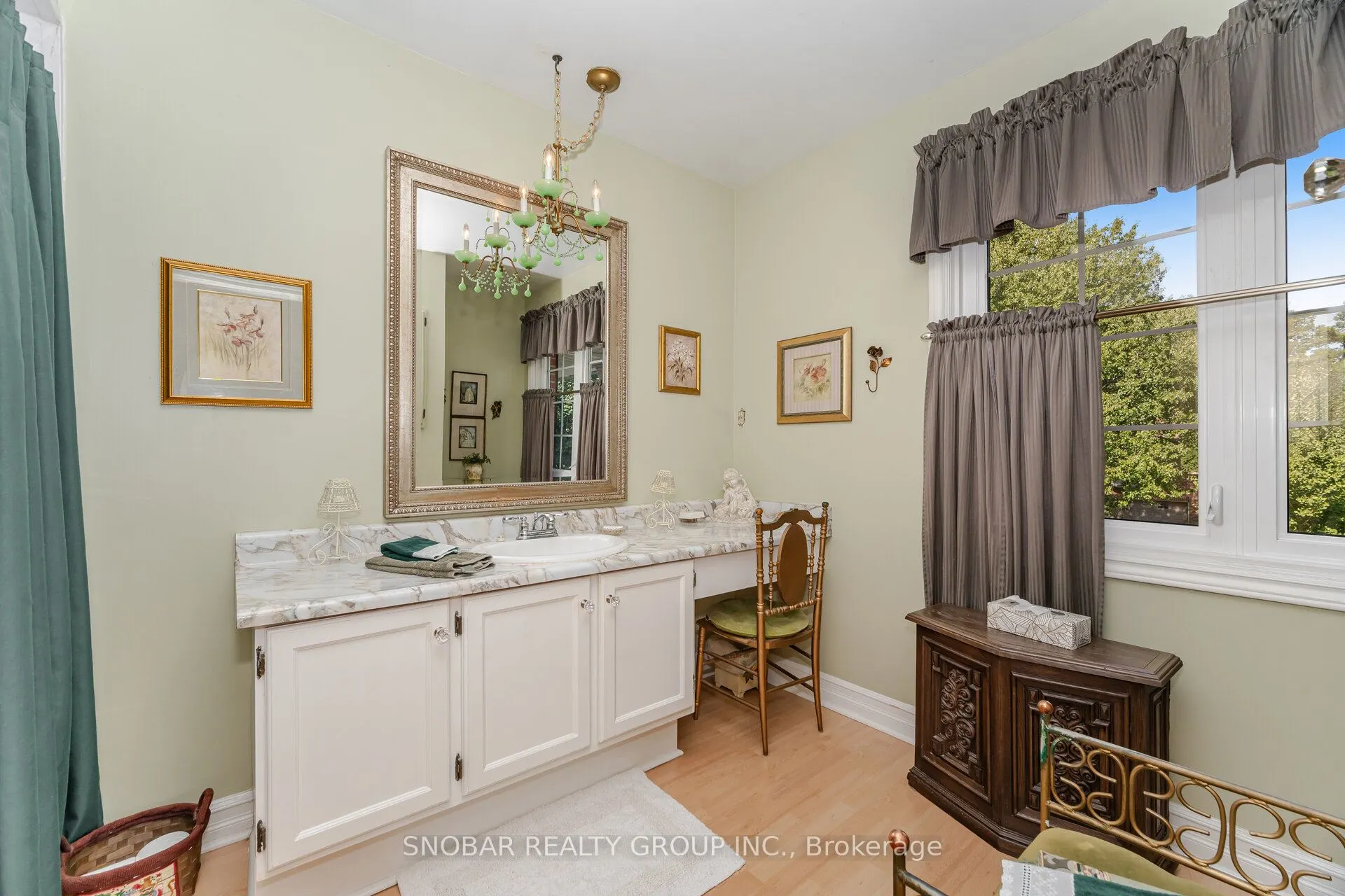 1511 Ballyclare Drive