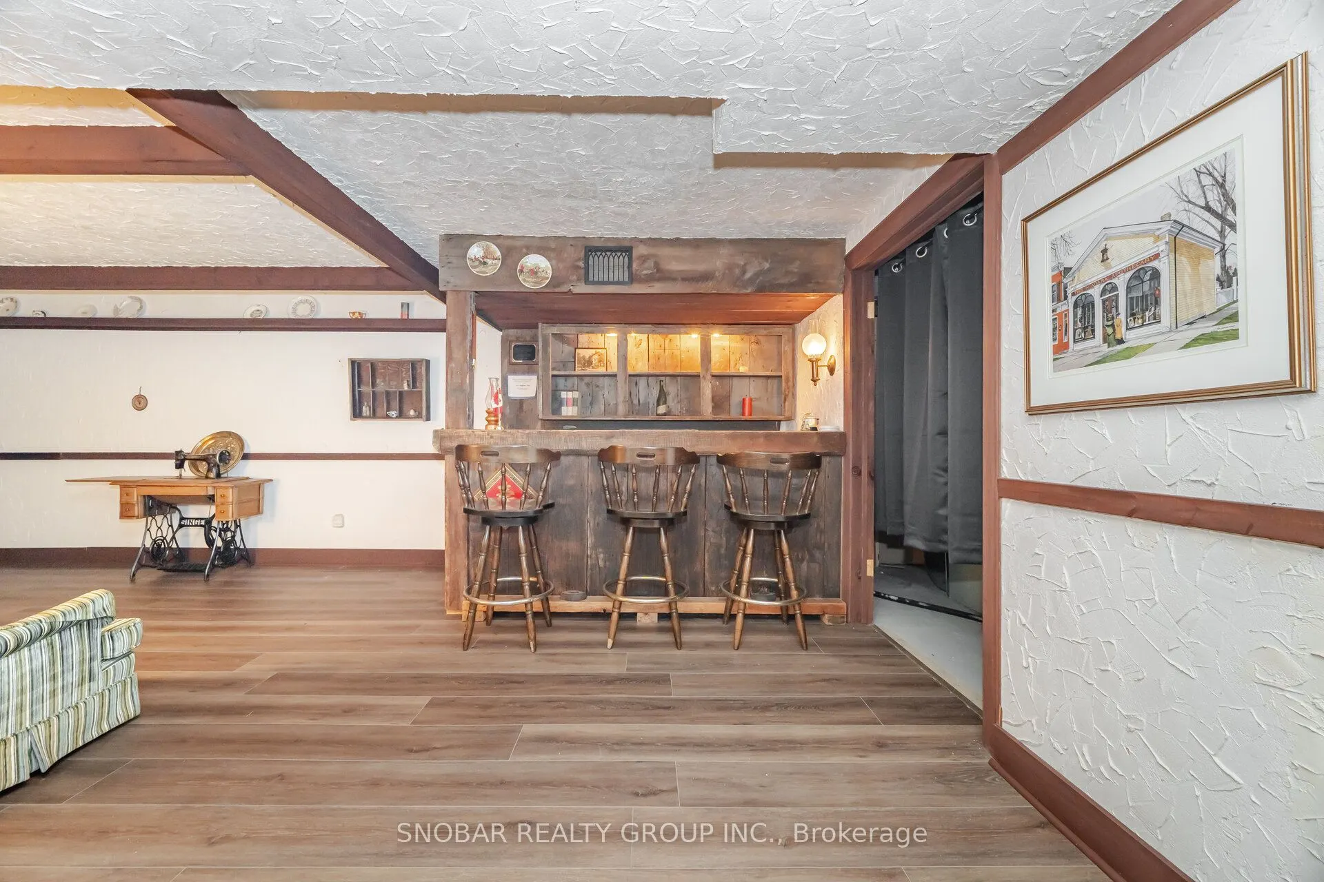 1511 Ballyclare Drive