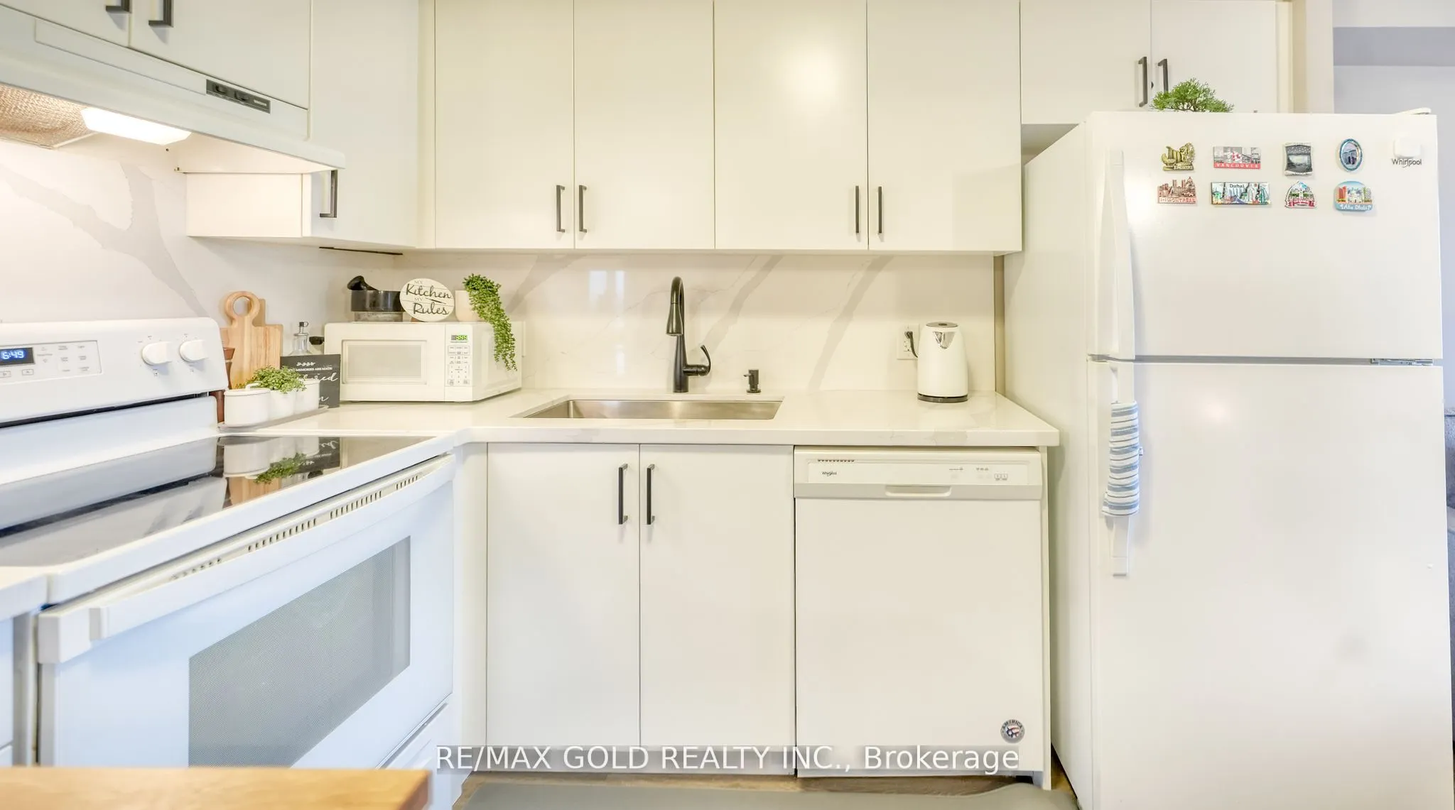 716 Main Street E, #807