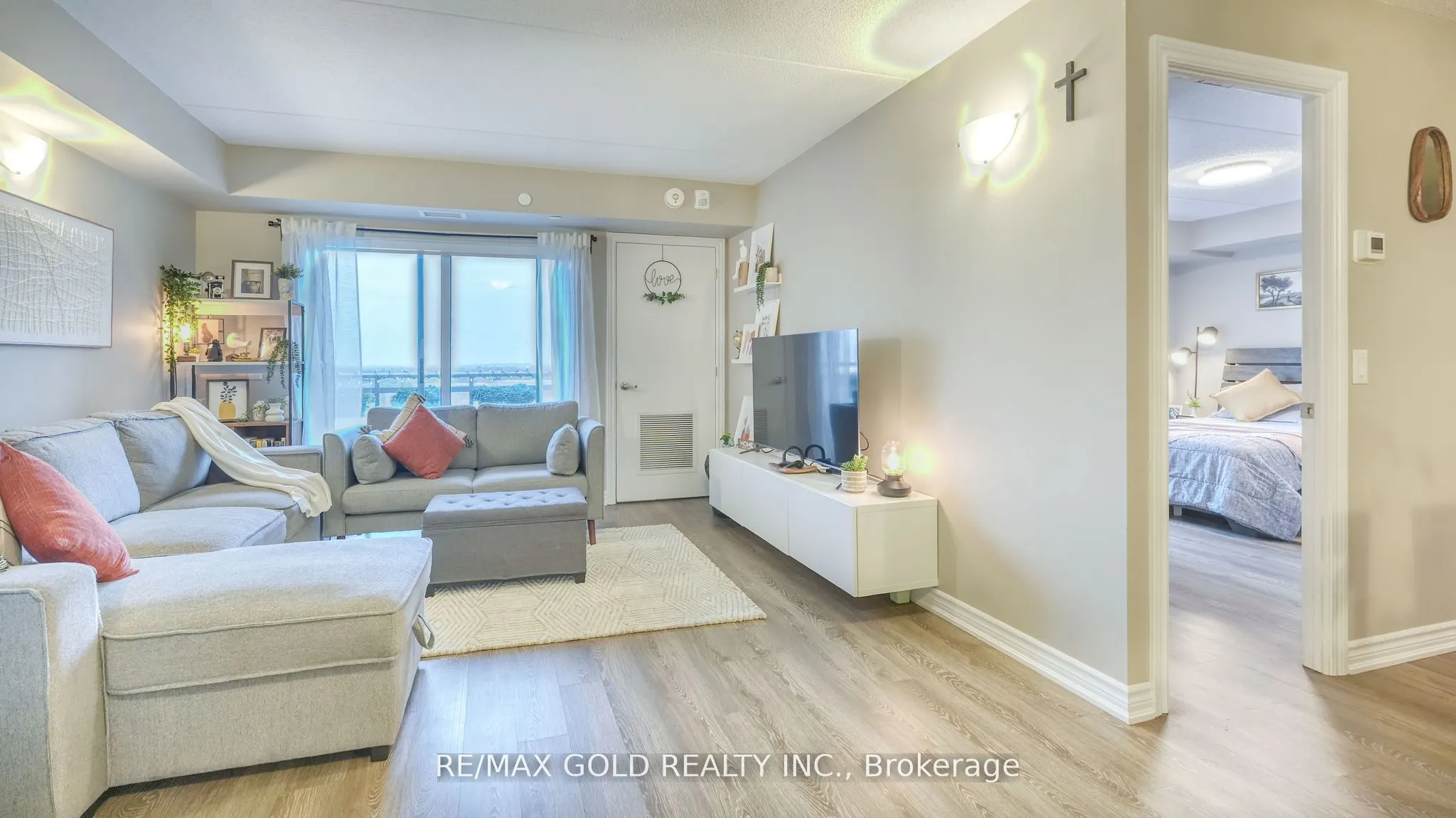 716 Main Street E, #807