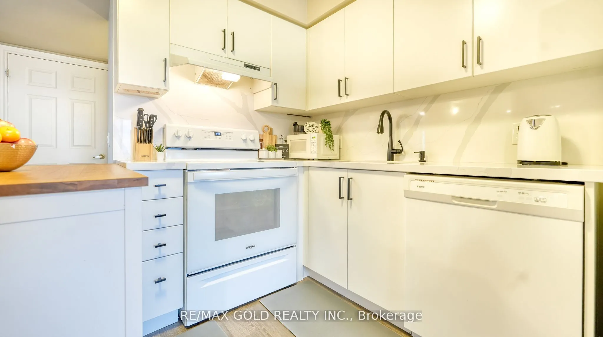 716 Main Street E, #807