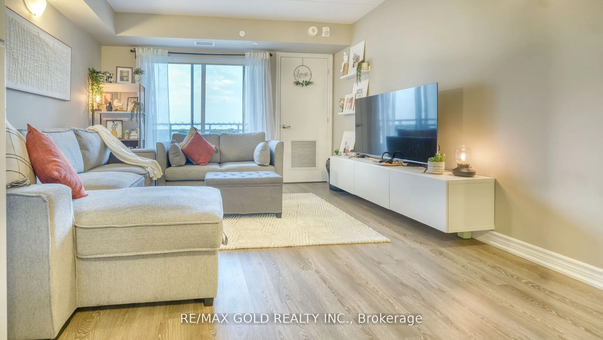 716 Main Street E, #807