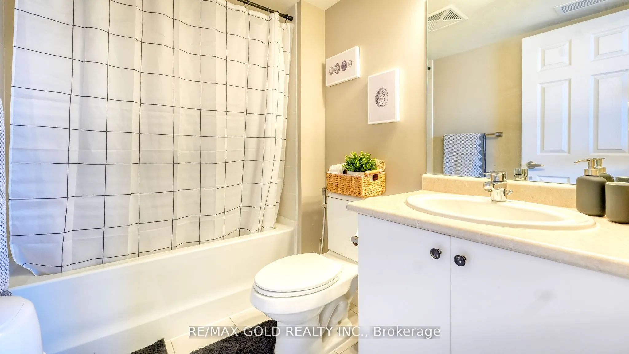 716 Main Street E, #807