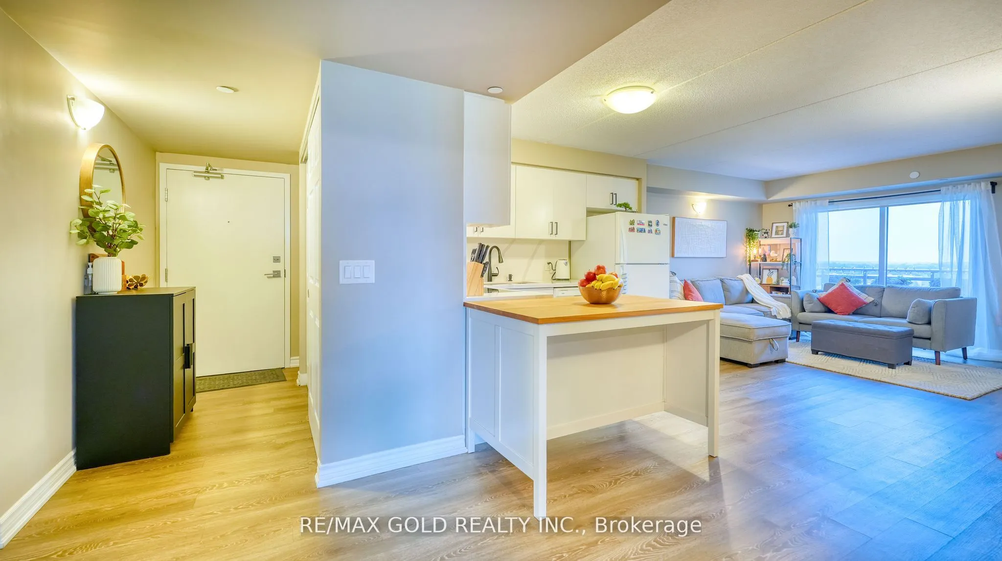 716 Main Street E, #807