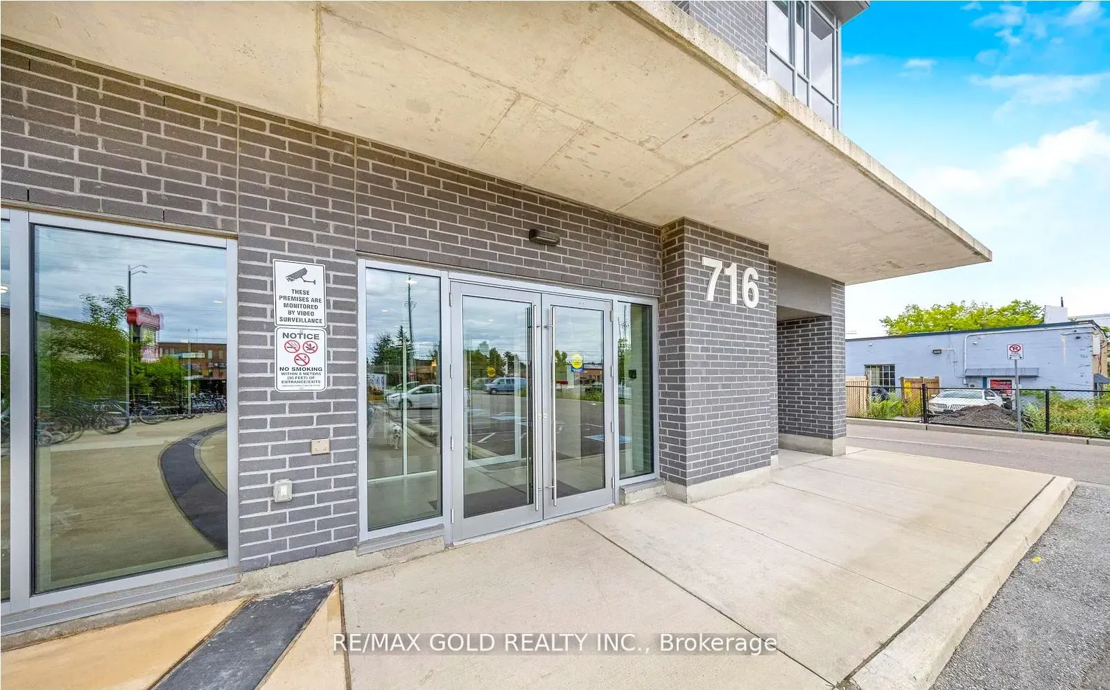 716 Main Street E, #807
