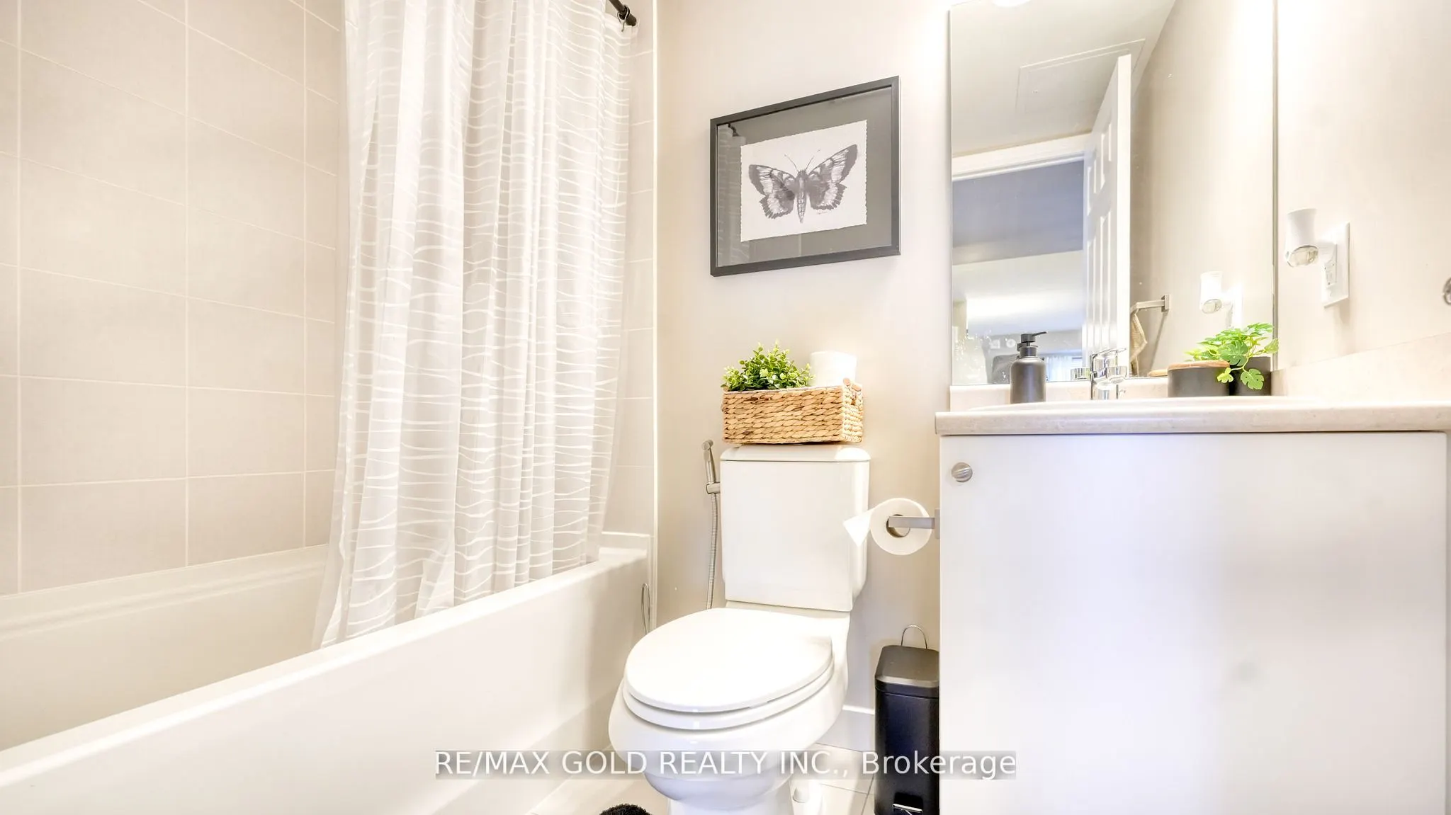 716 Main Street E, #807