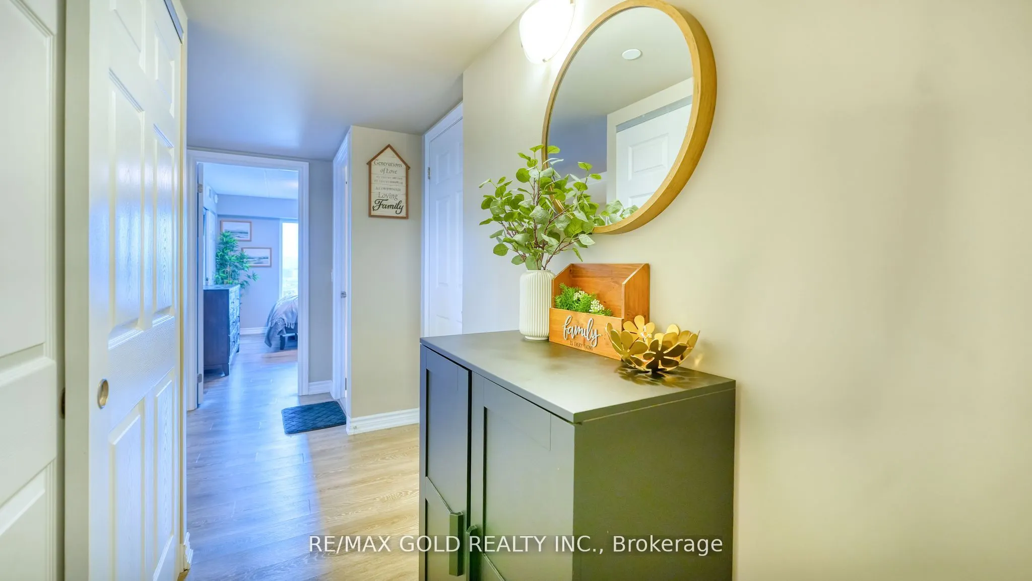 716 Main Street E, #807