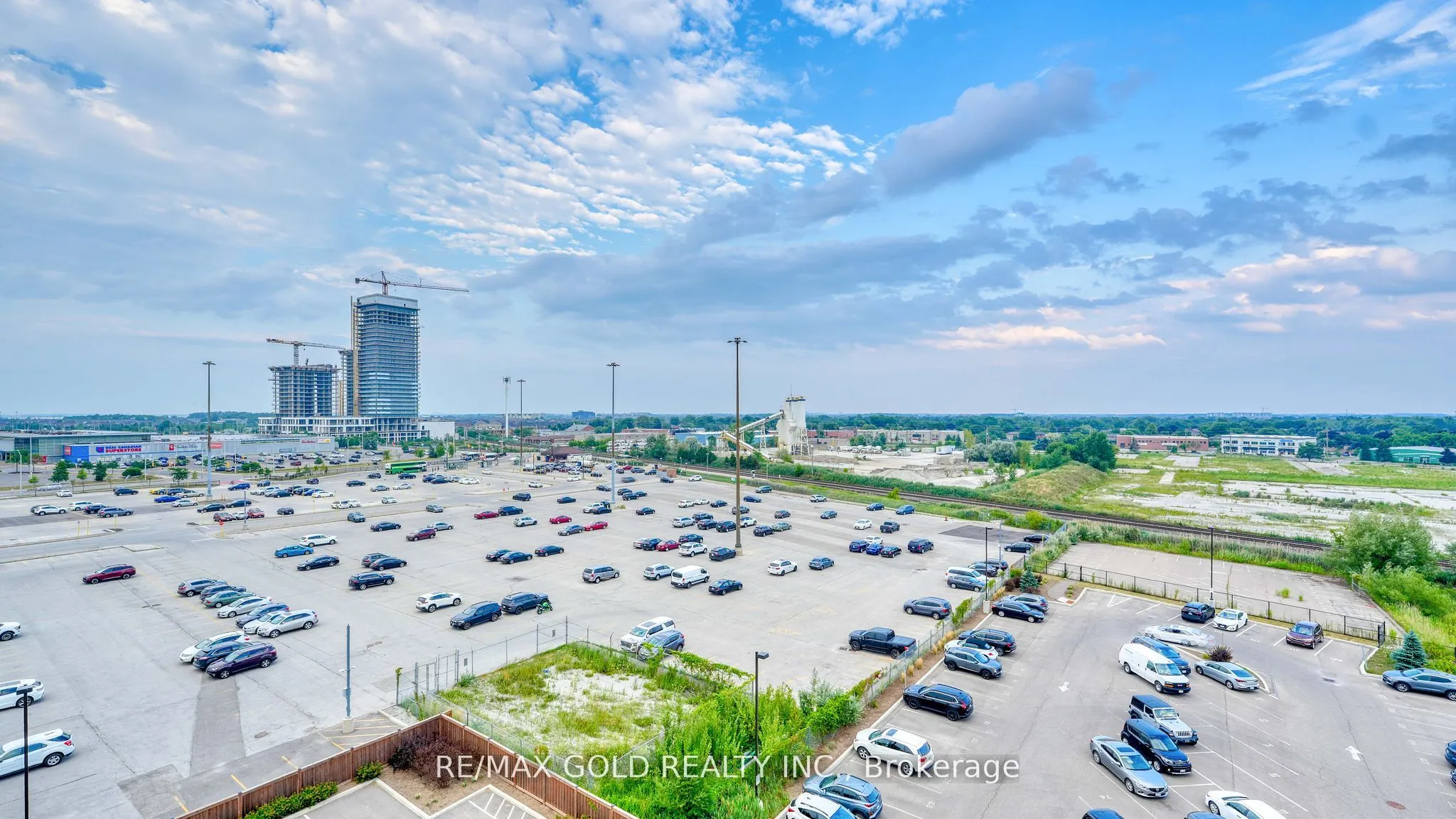 716 Main Street E, #807