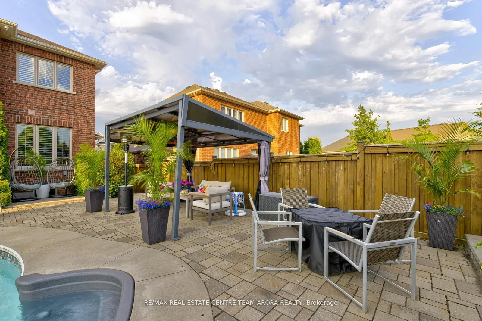 7 Oceans Pond Court