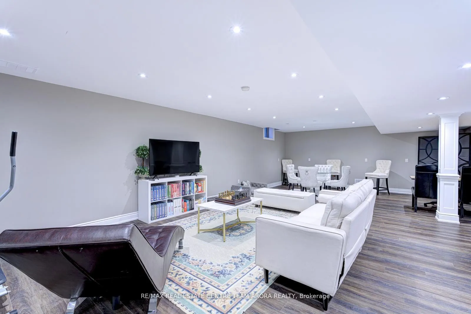 7 Oceans Pond Court