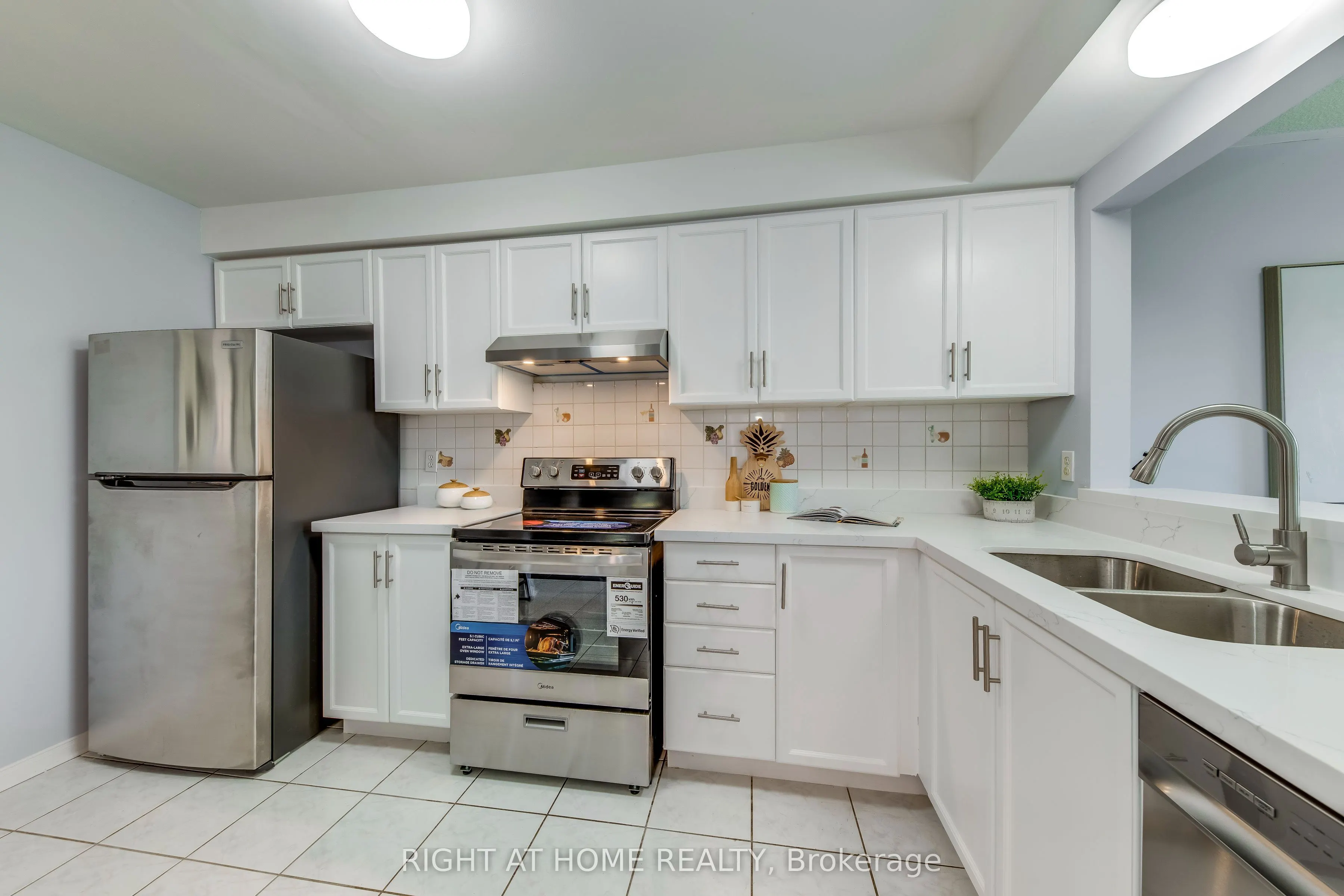 2945 Thomas Street, #104