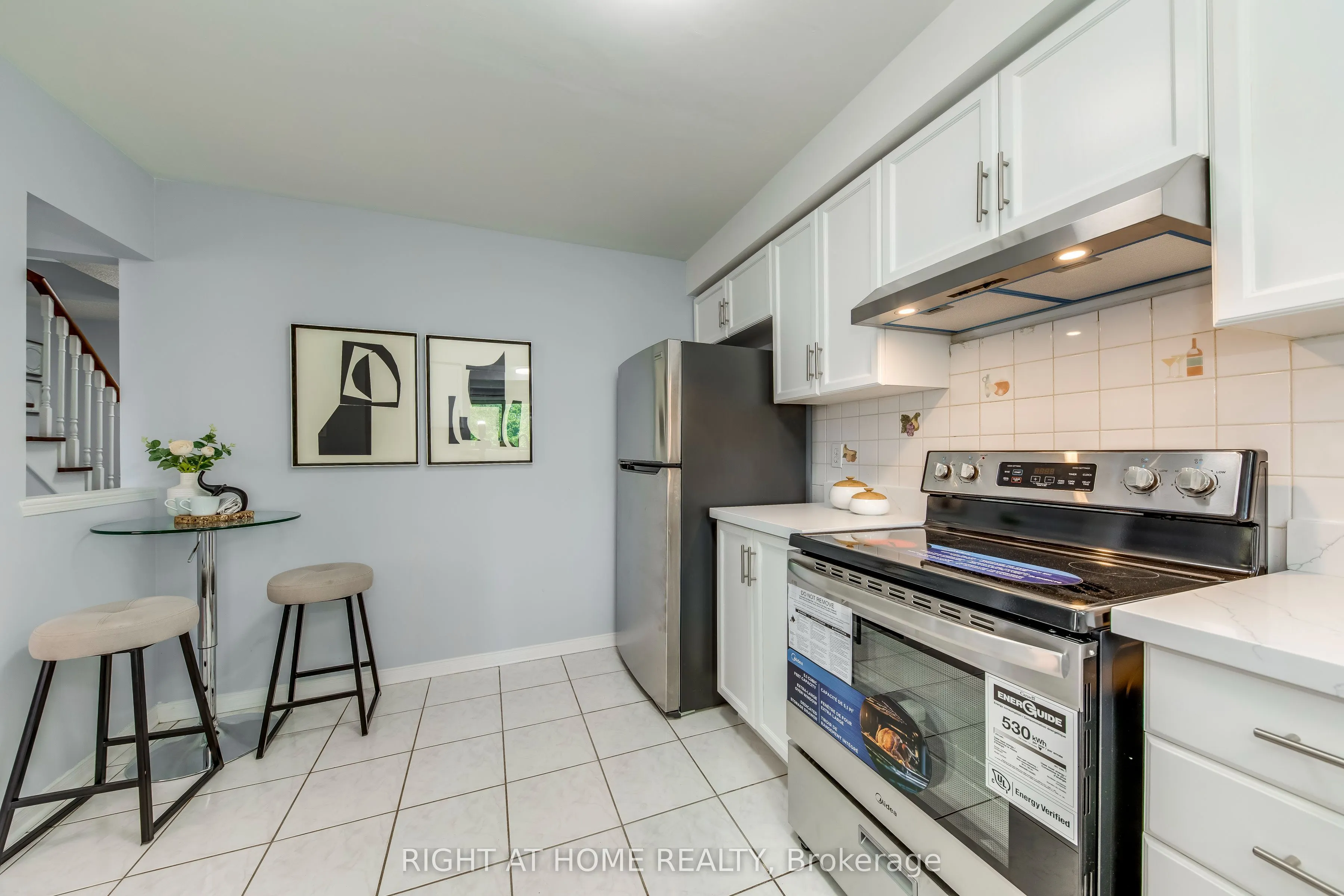 2945 Thomas Street, #104