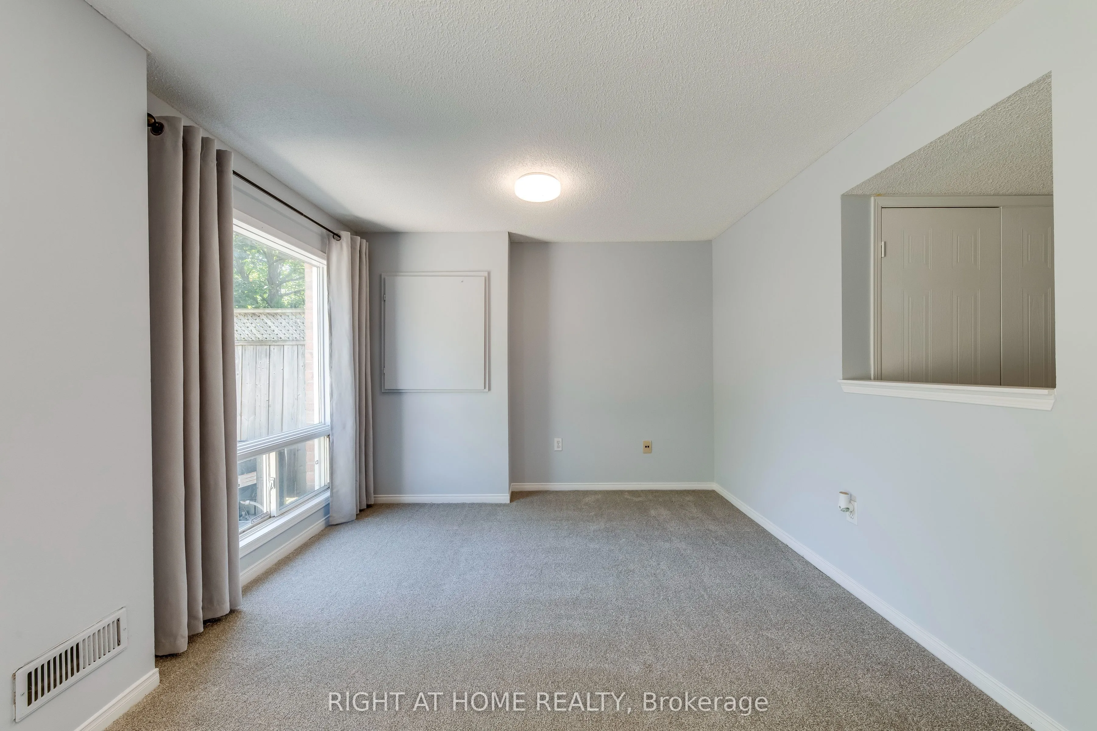 2945 Thomas Street, #104