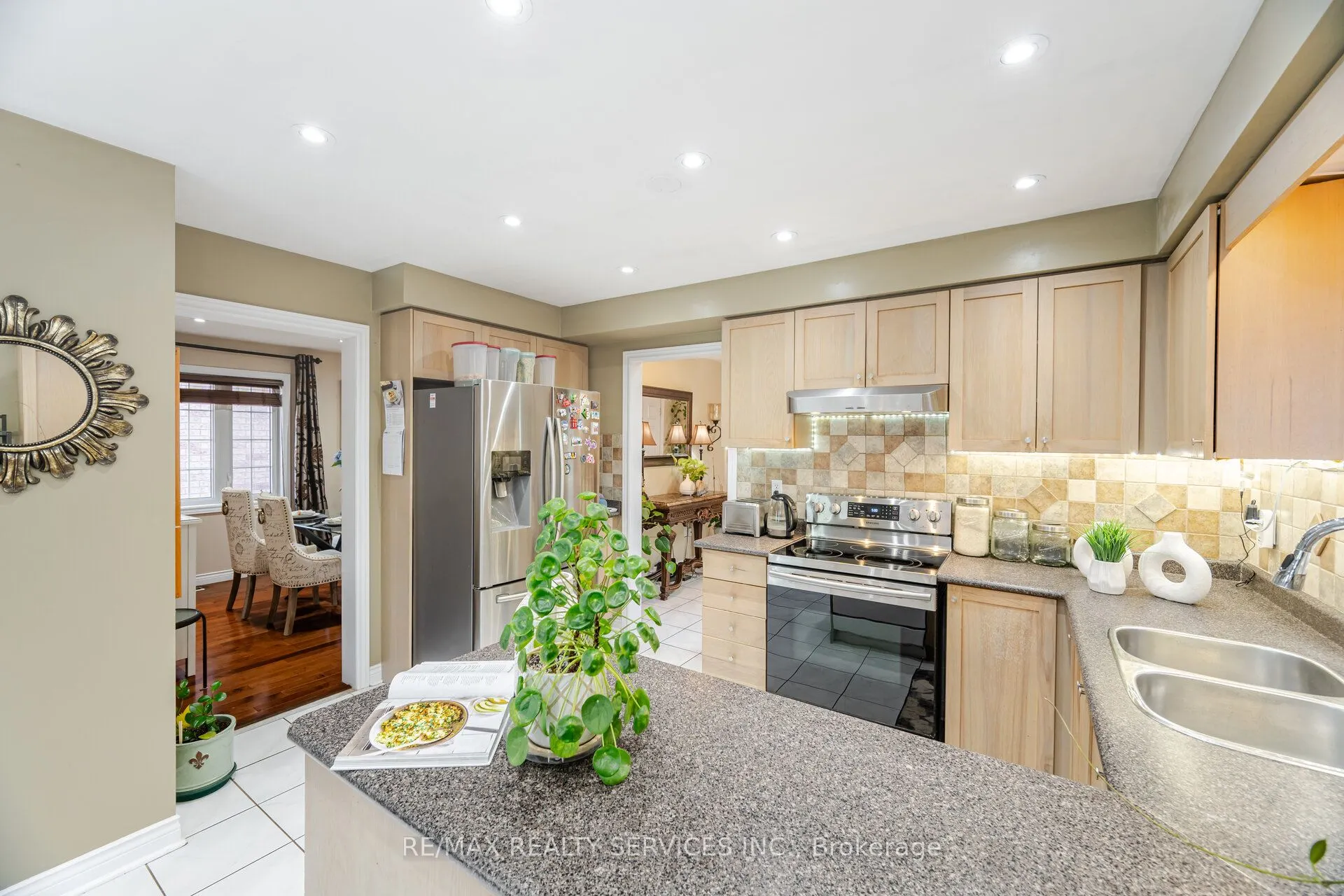 28 Fallstar Crescent