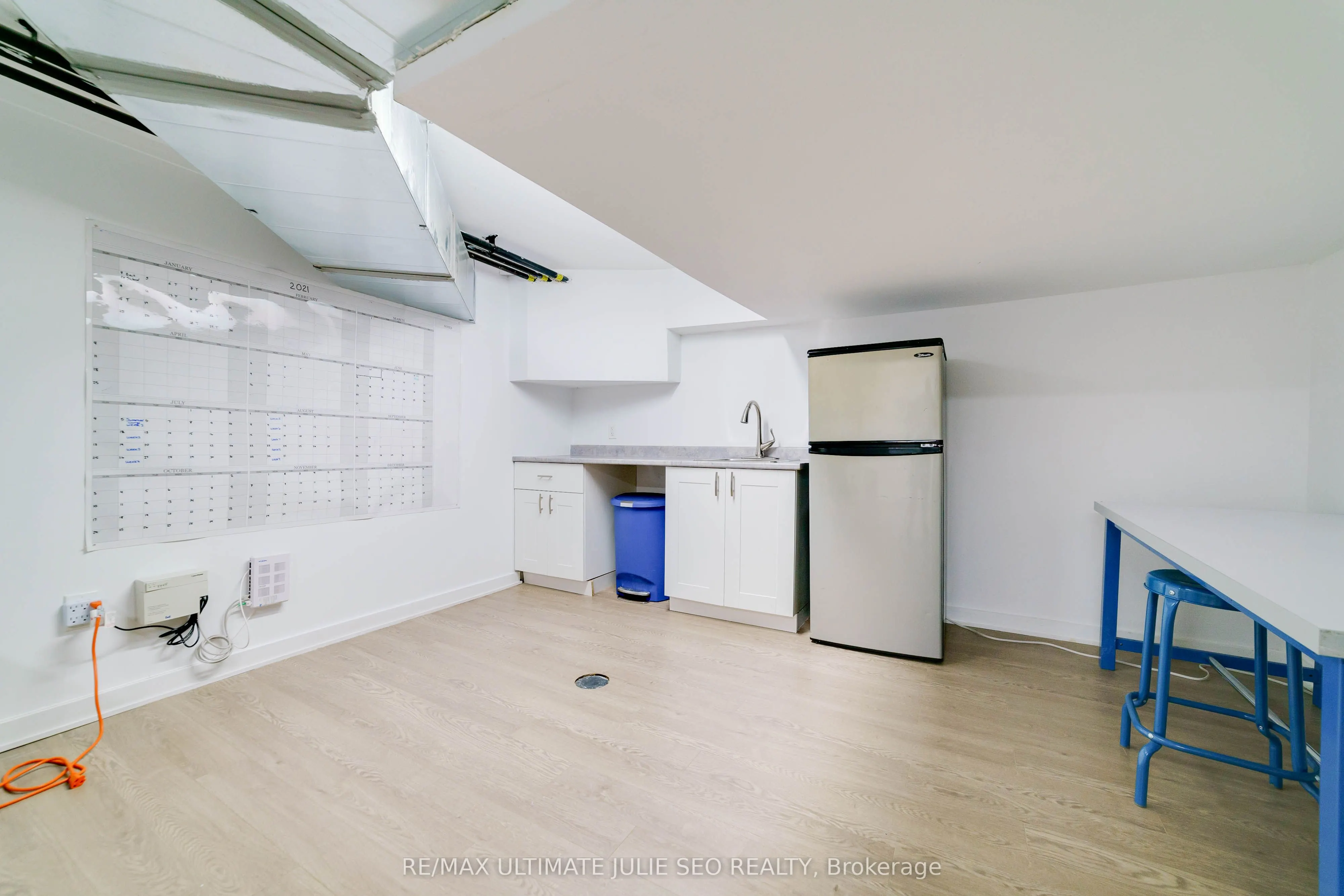 1216 St Clair Avenue W