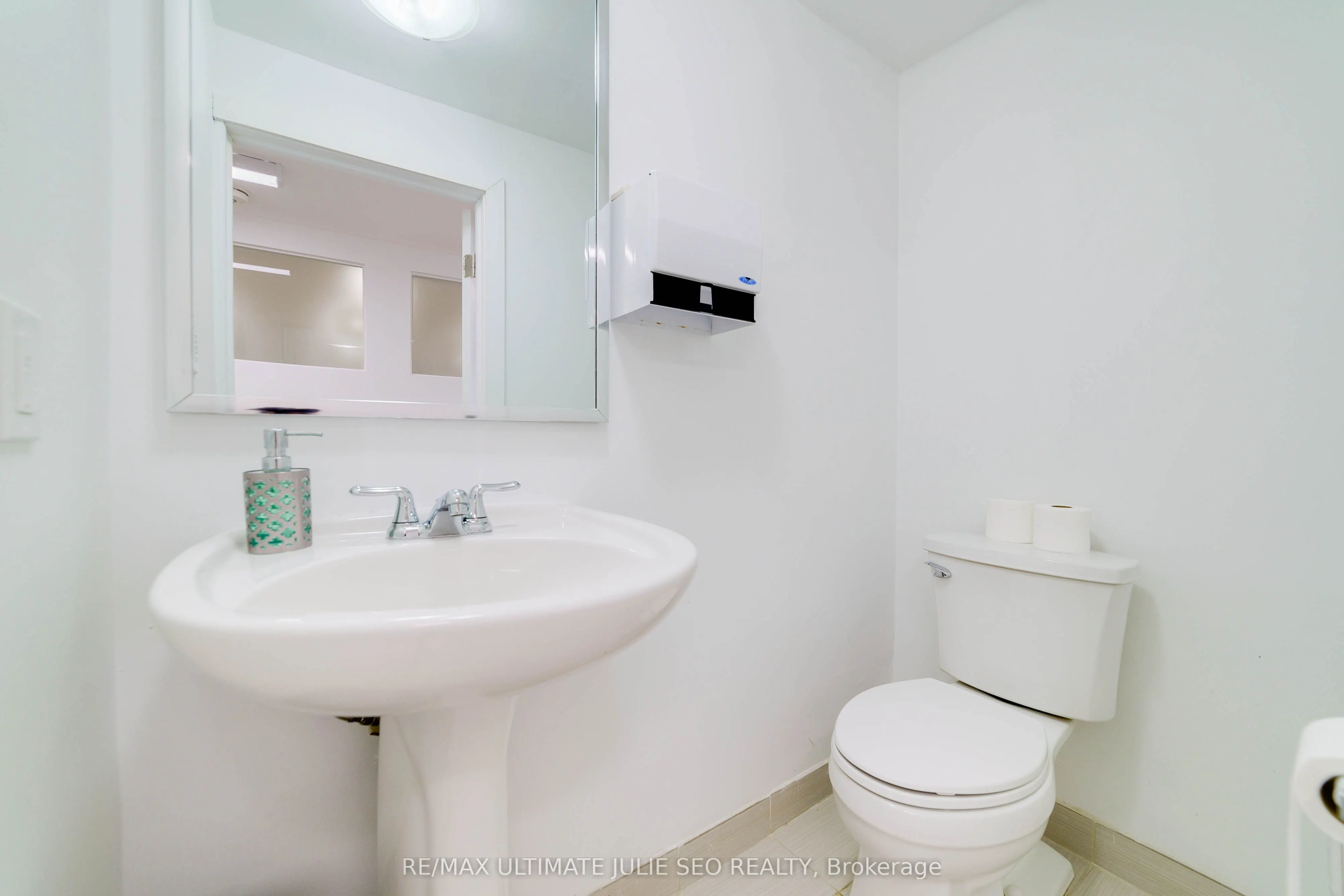 1216 St Clair Avenue W