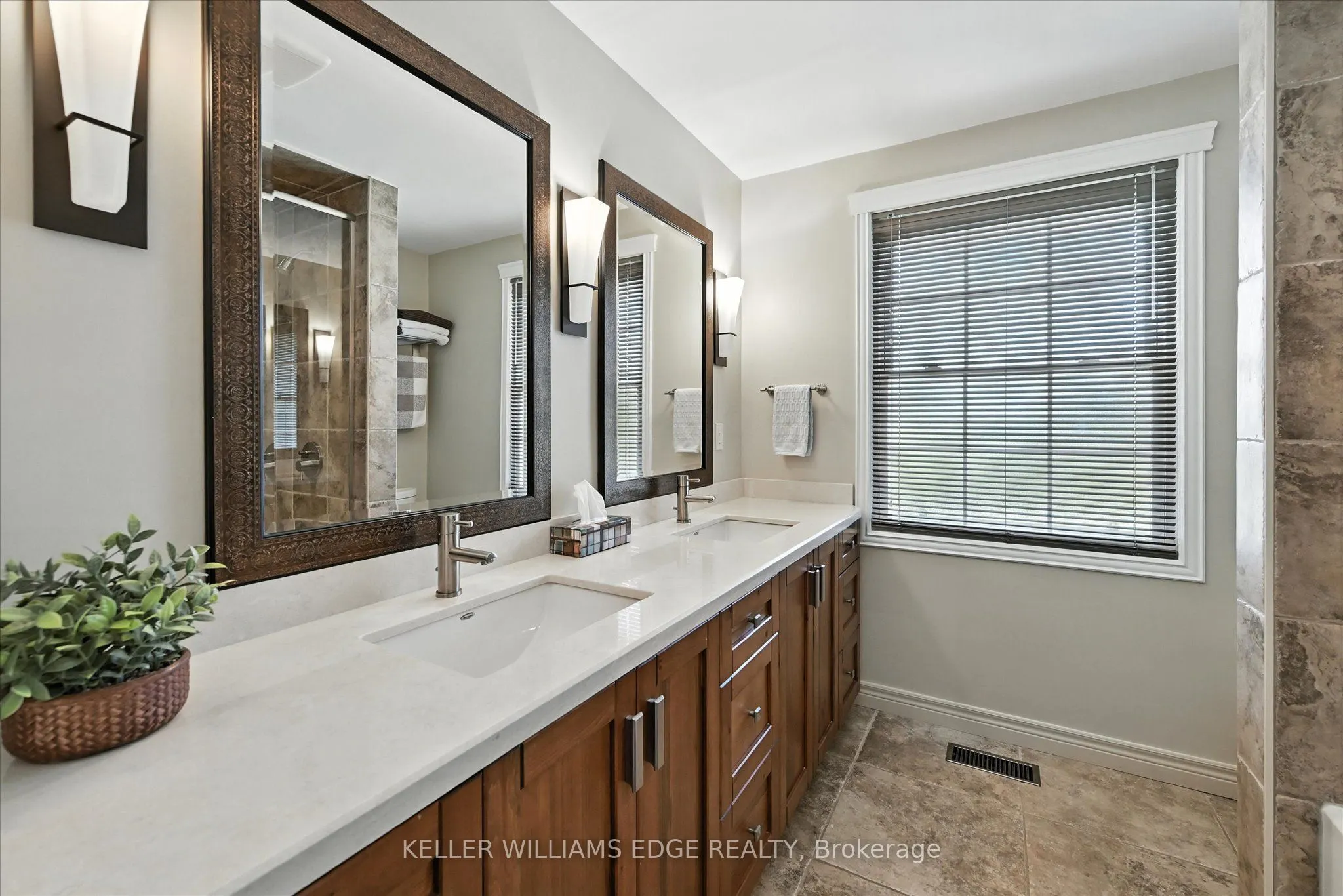 2105 Agincourt Crescent