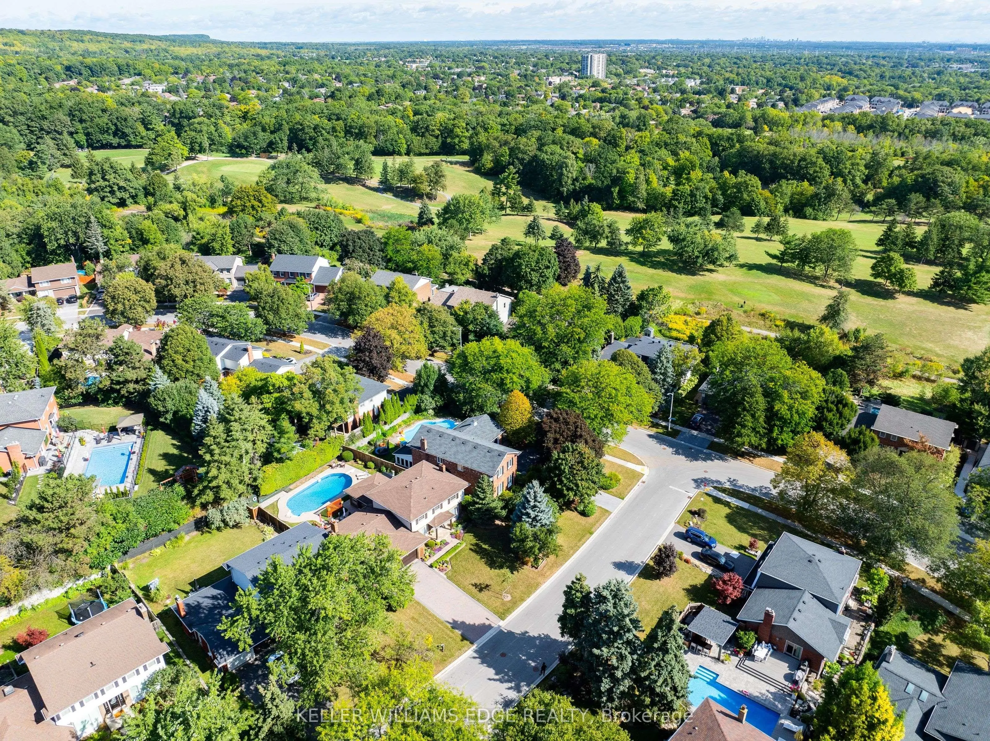 2105 Agincourt Crescent